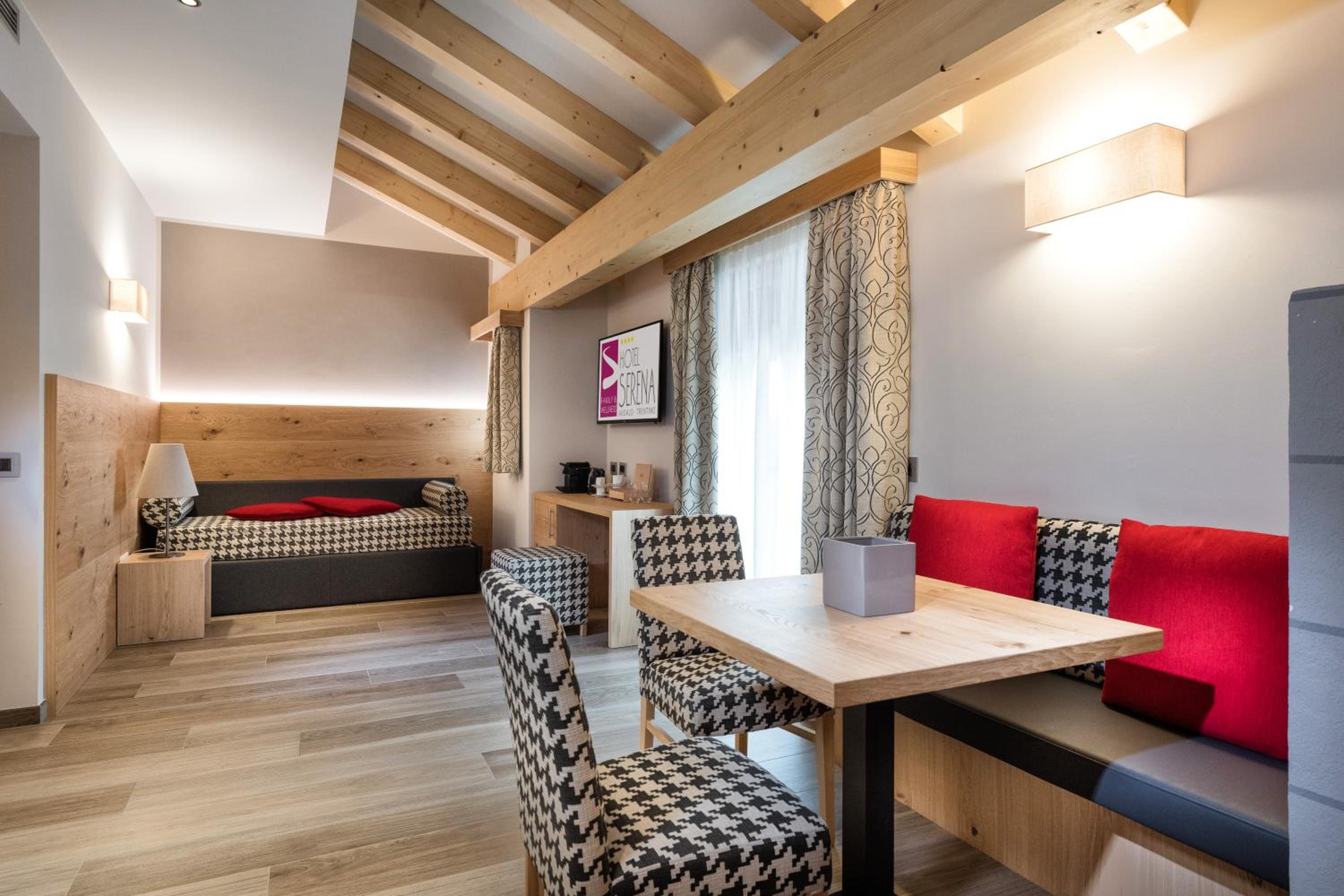 Deluxe Family Suite photo 3