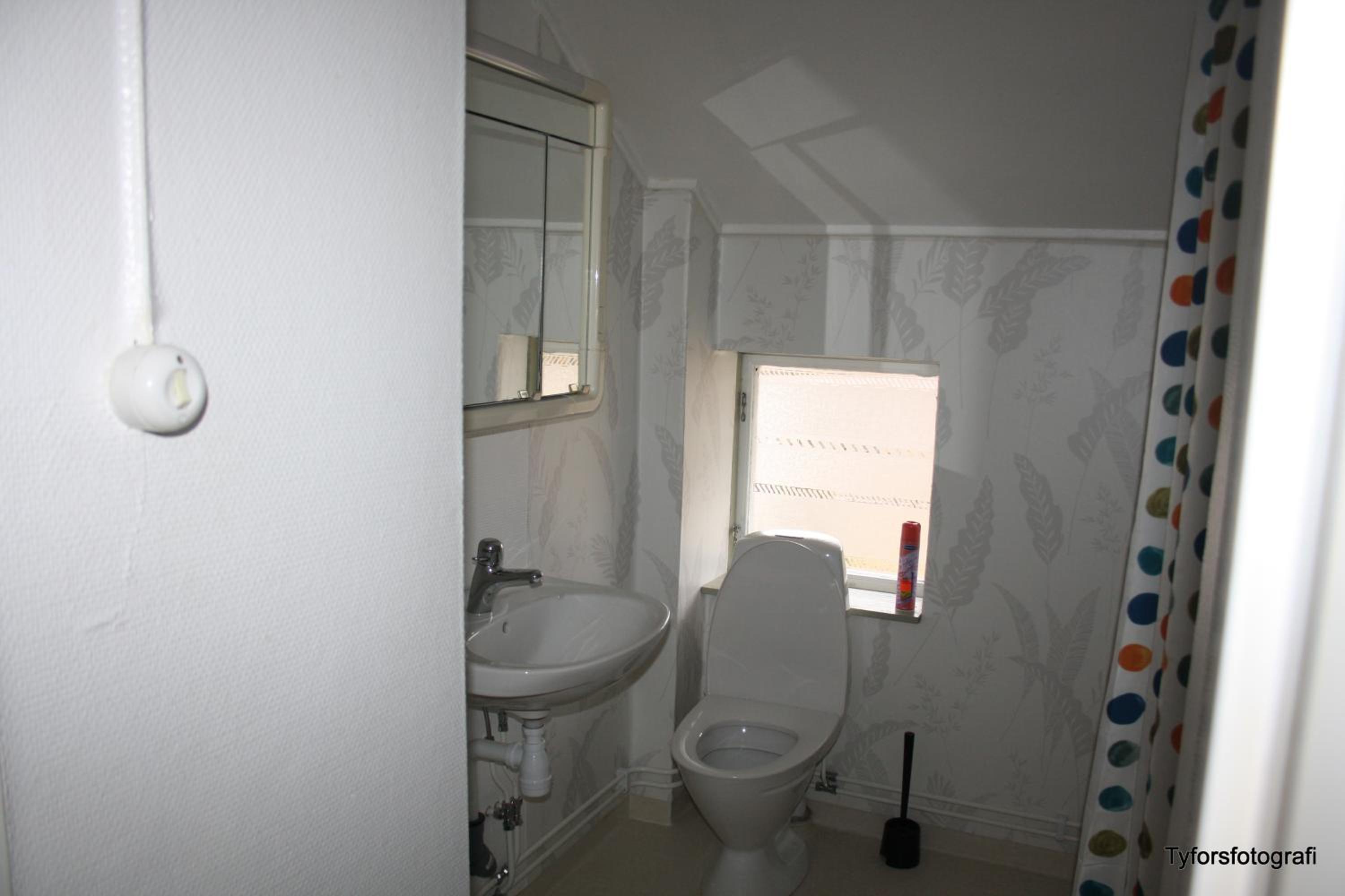 Apartment with Shower - Photo 2