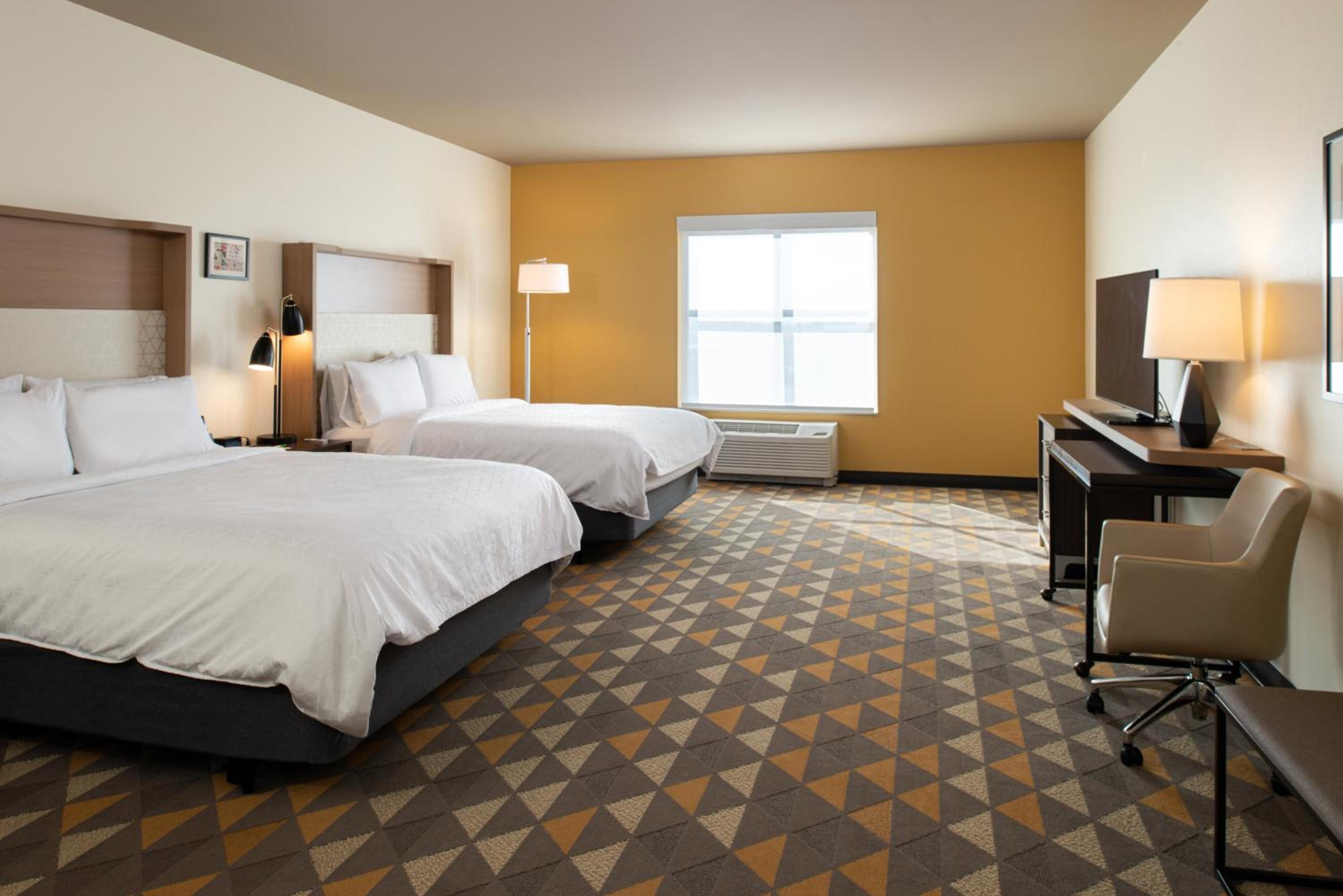Standard Queen Room with Two Queen Beds and Mobility Accessible Roll-In Shower - Photo 4