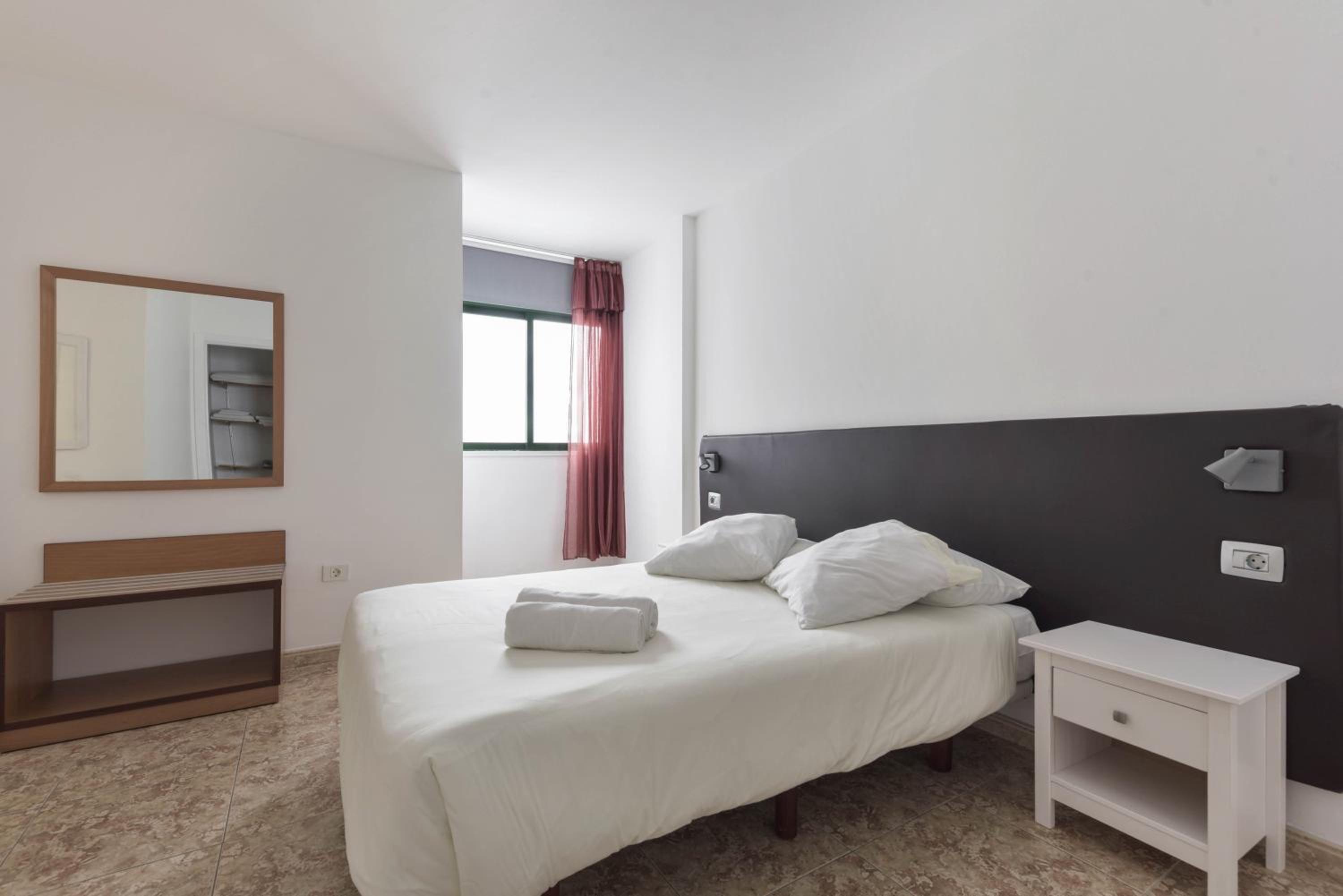 Two-Bedroom Deluxe Apartment with Ocean View thumbnail 5