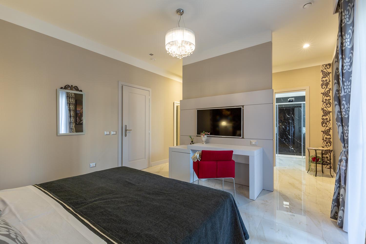 Deluxe Double or Twin Room with Balcony - Photo 1