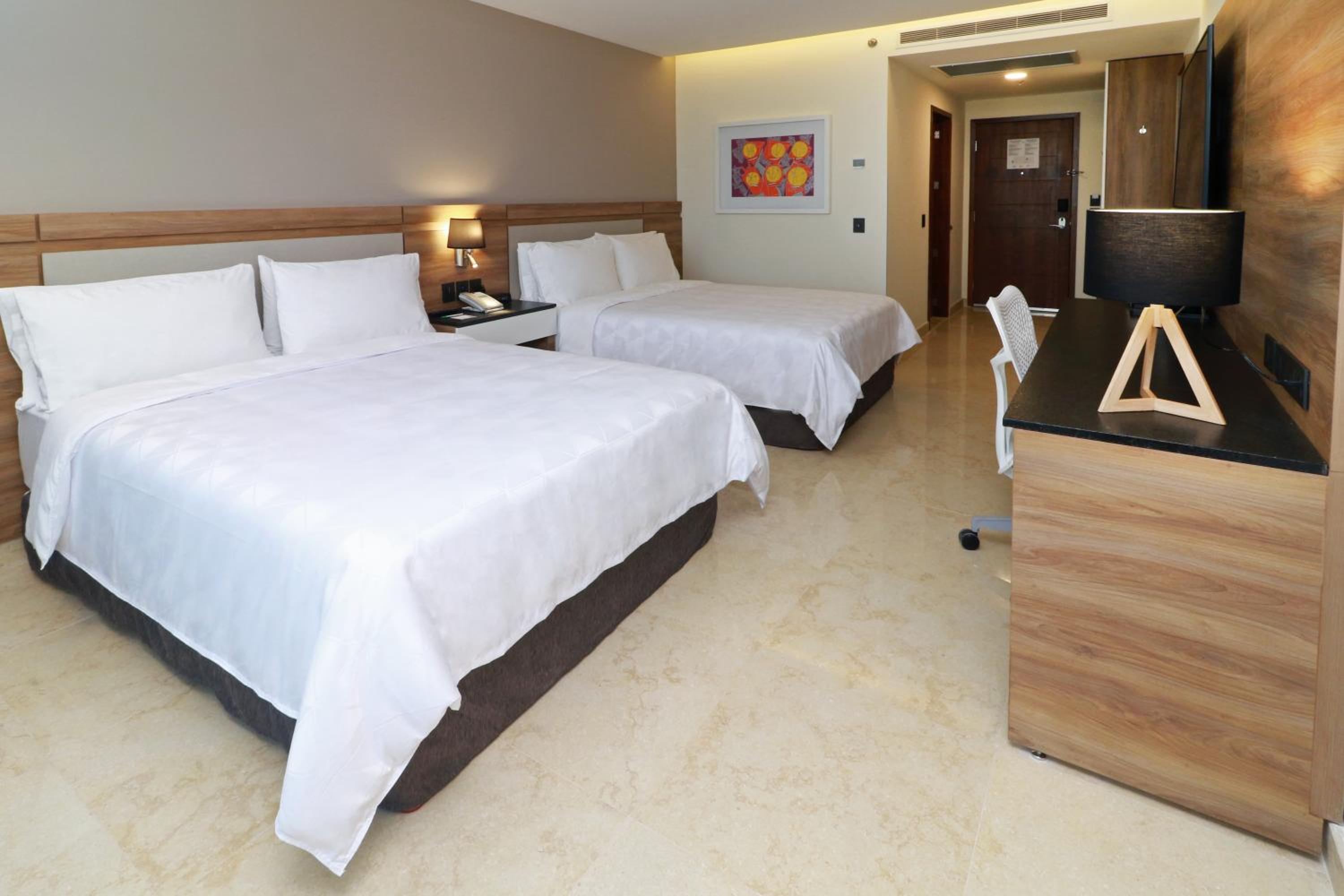 Standard Room with Two Queen Beds - Photo 2
