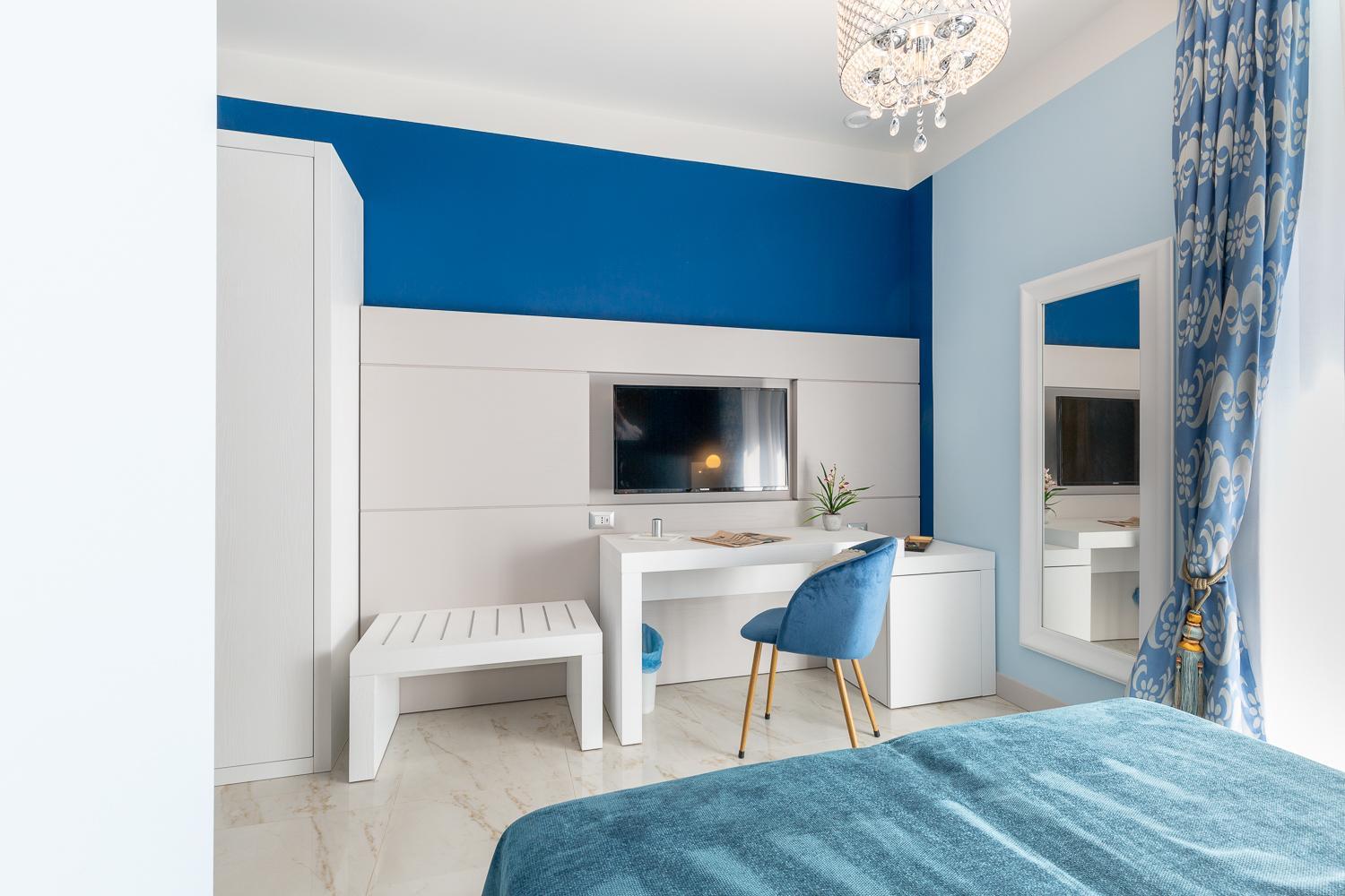Large Double or Twin Room - Photo 3