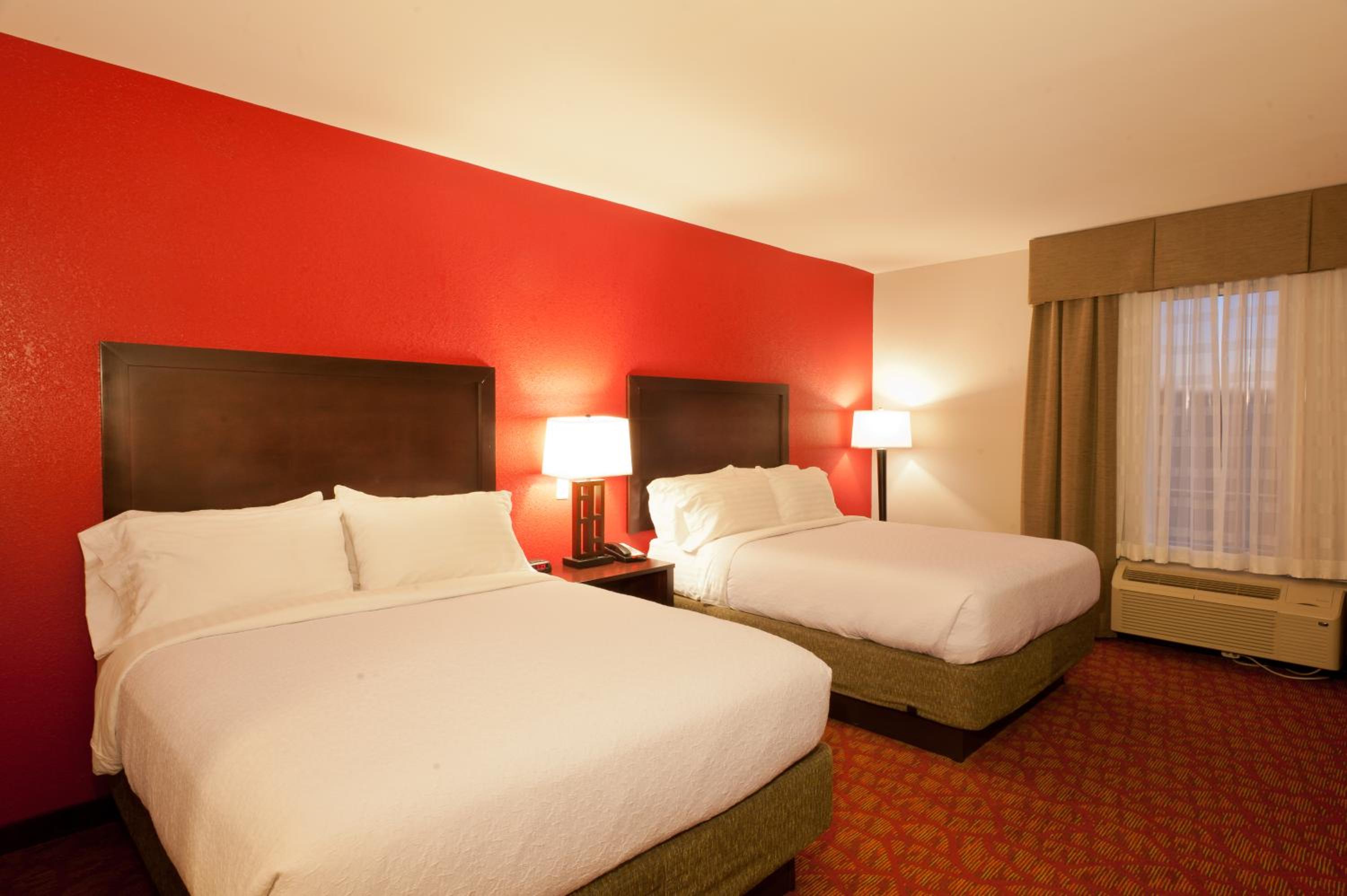 Standard Queen Room with Two Queen Beds - Communications Accessible photo 1