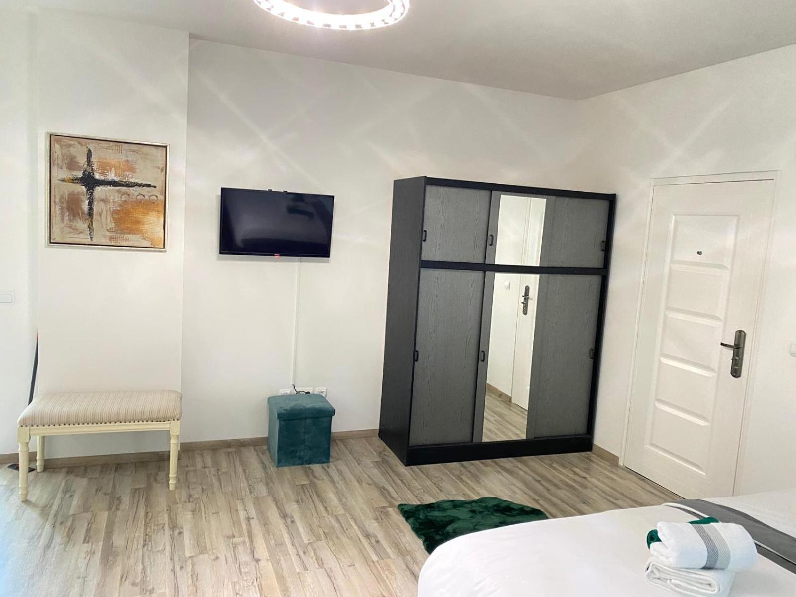 One-Bedroom Apartment - Photo 4