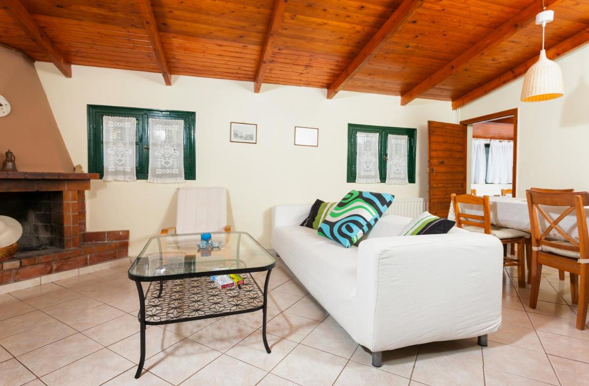Three-Bedroom House - Photo 15