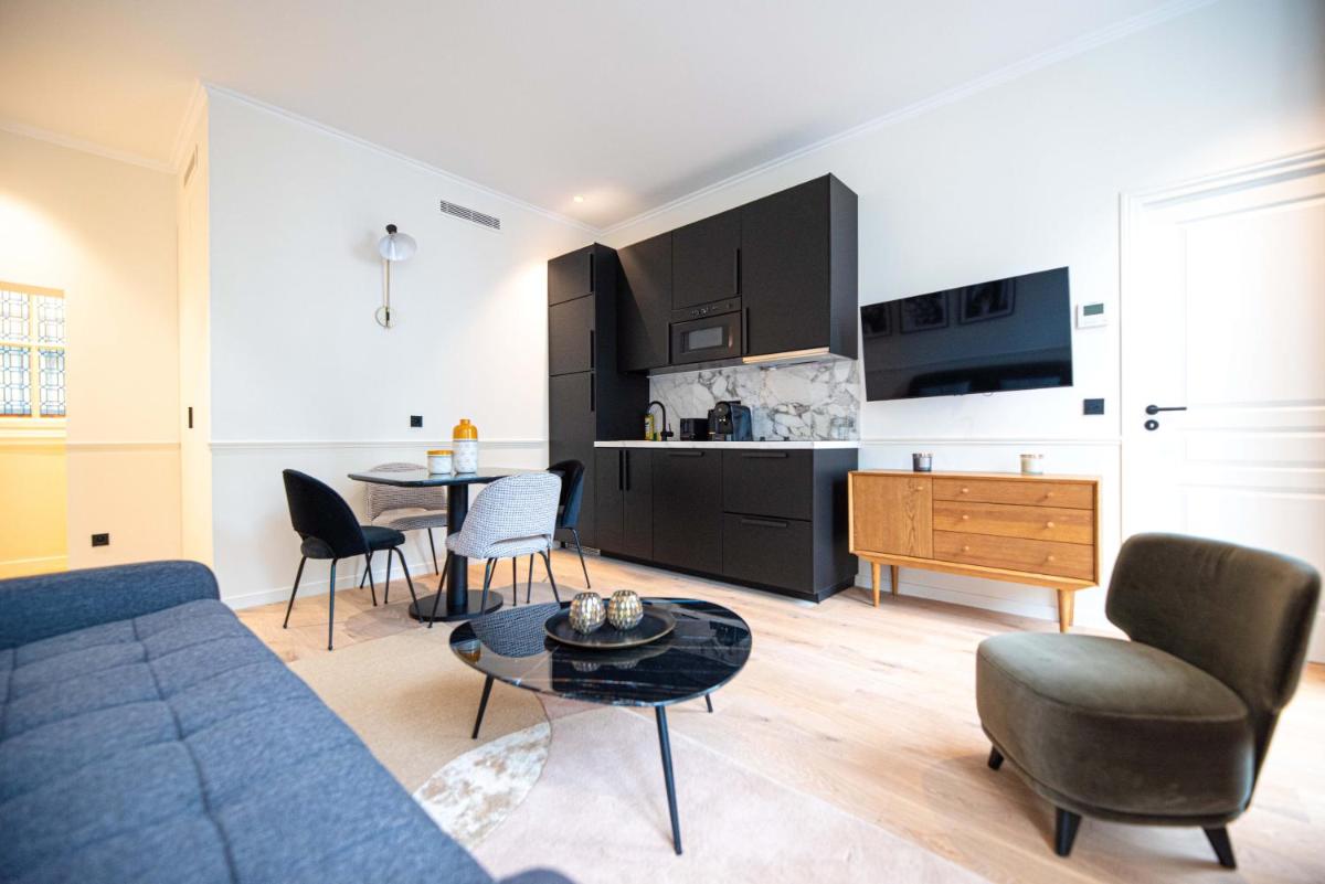 Deluxe Apartment photo 2