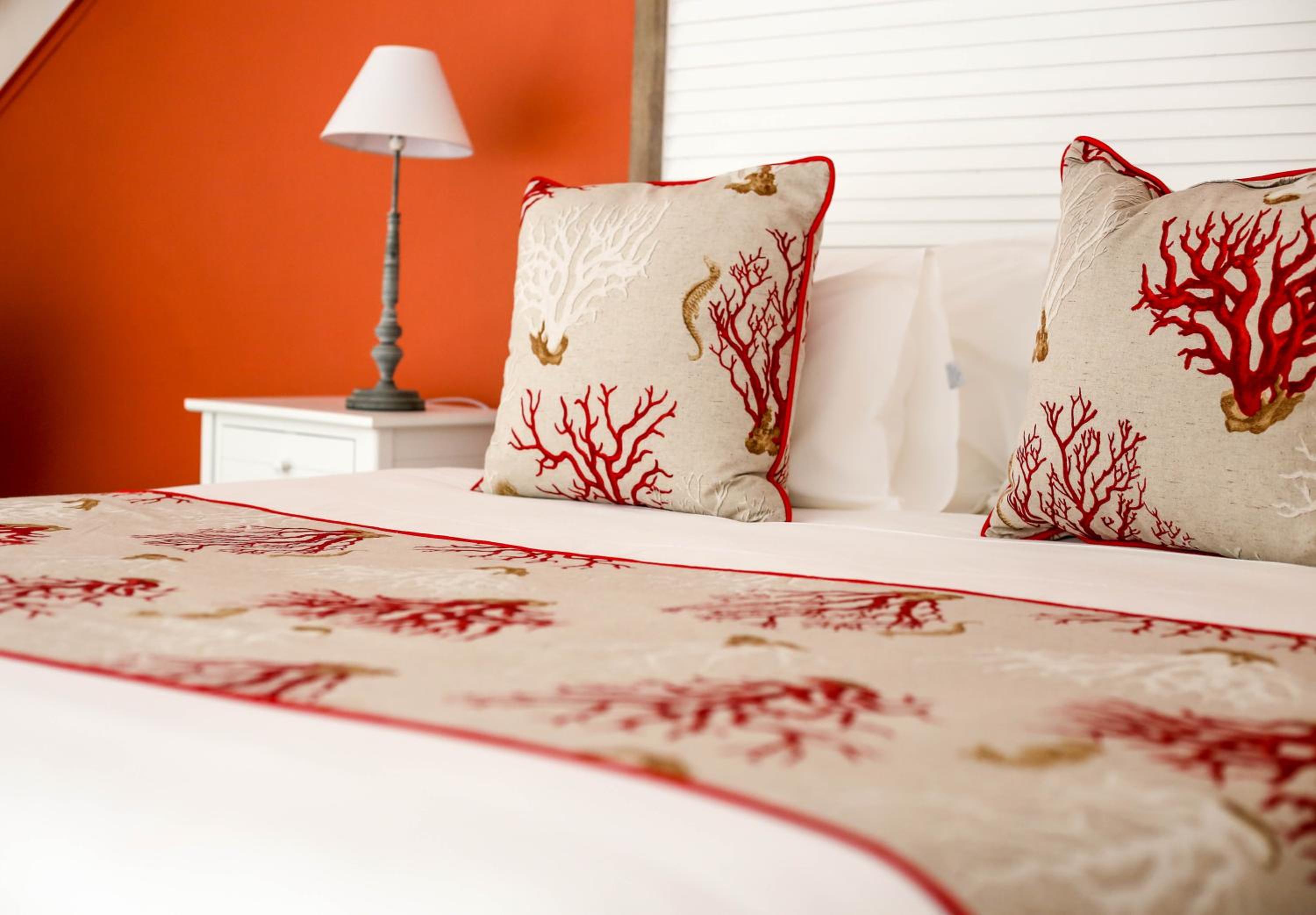 Bed & Sleeping Area