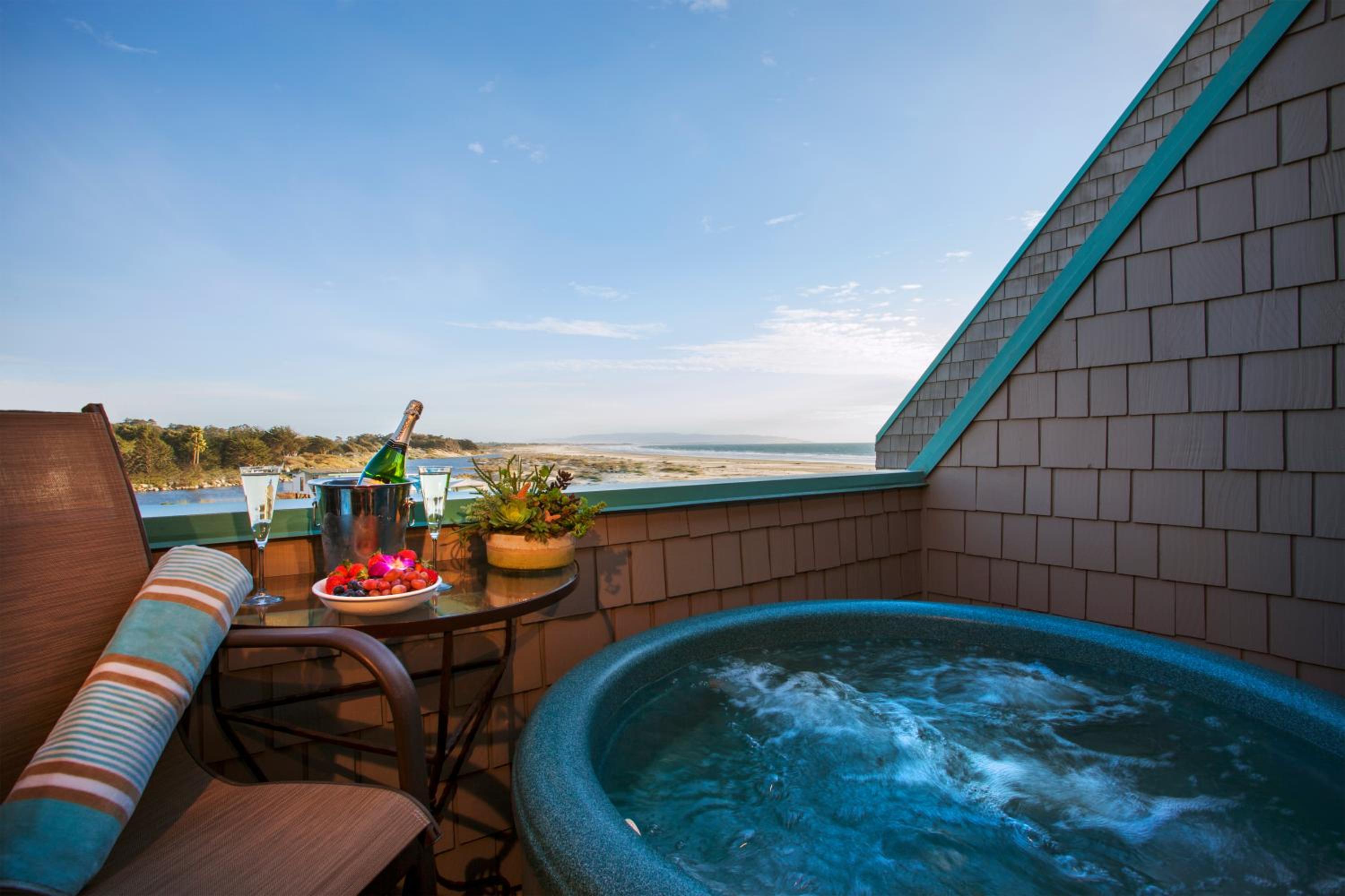 Deluxe King with Partial Ocean View - Photo 3