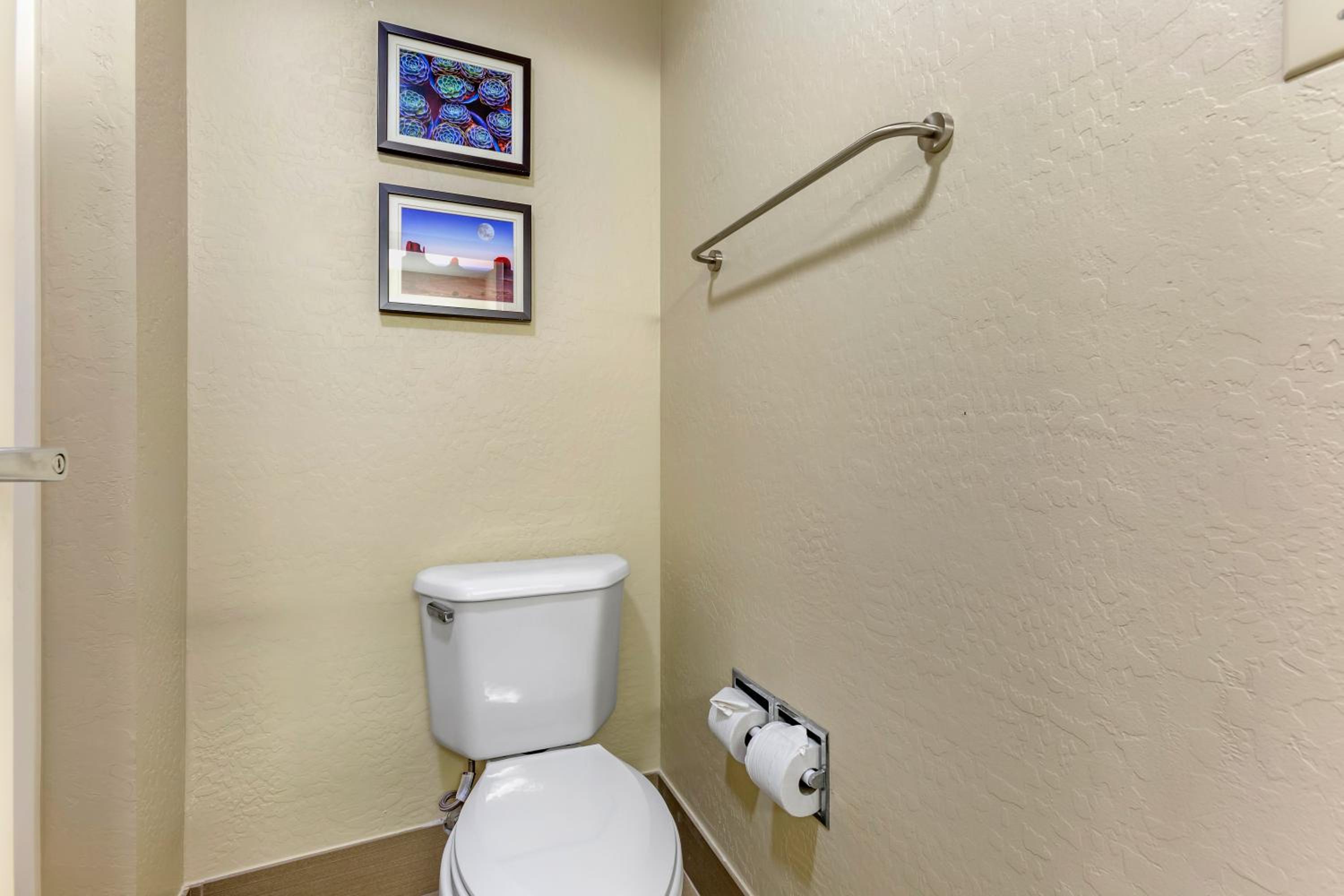 Premium King Suite with Living Room - Non-Smoking - Photo 4