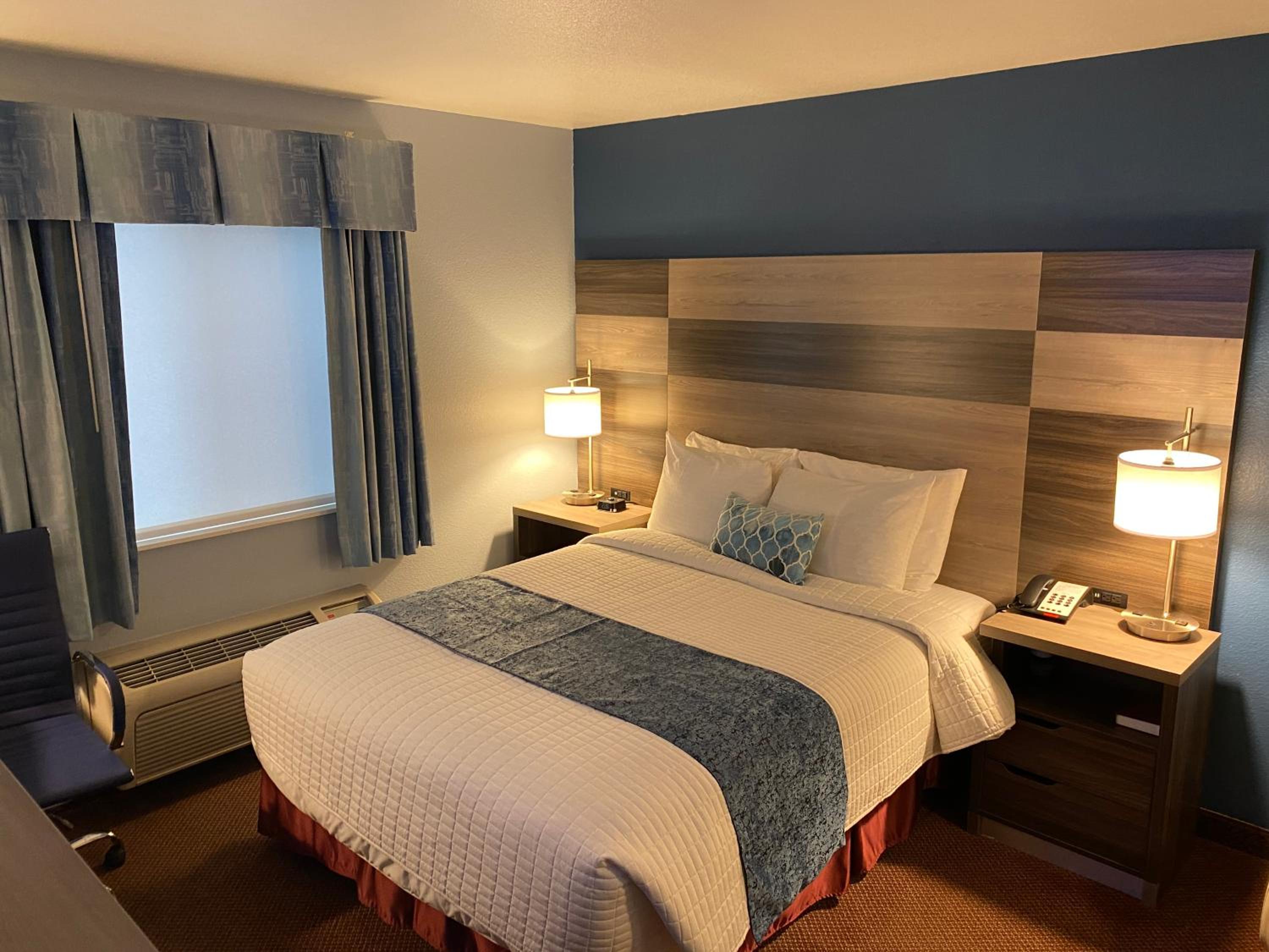 Queen Room - Disability Access - Photo 9