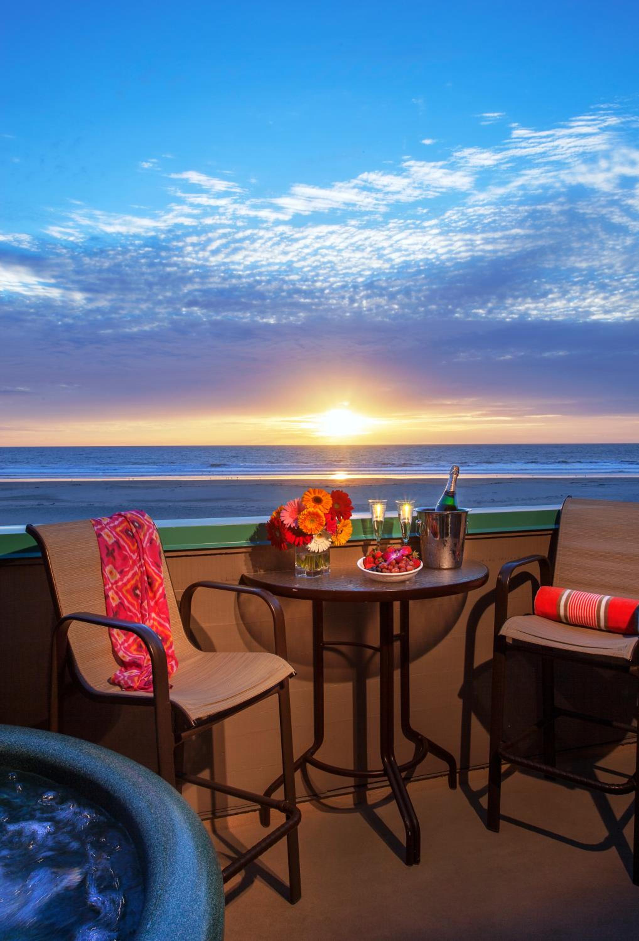 Deluxe King Room with Ocean View photo 3