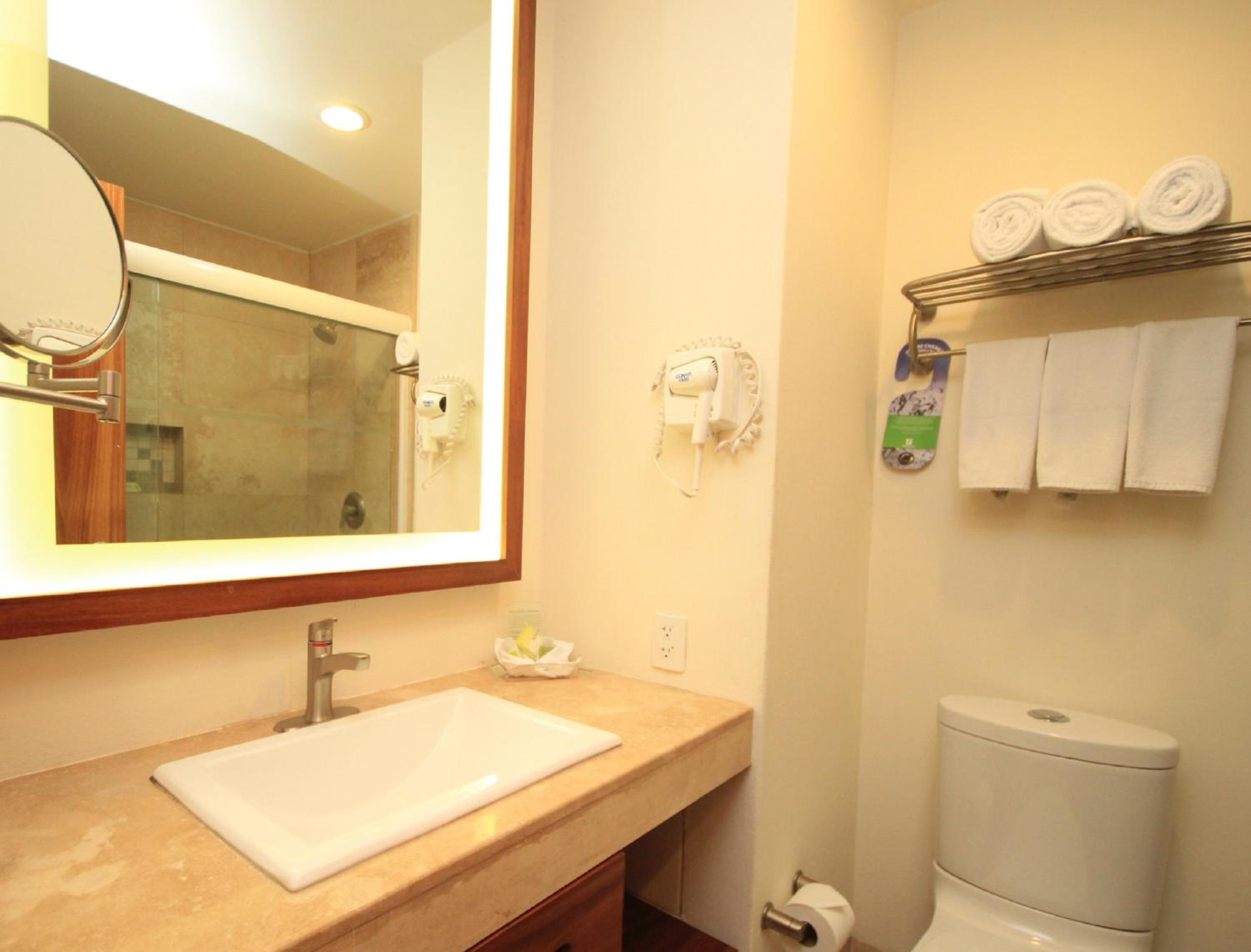 Standard King Room photo 3