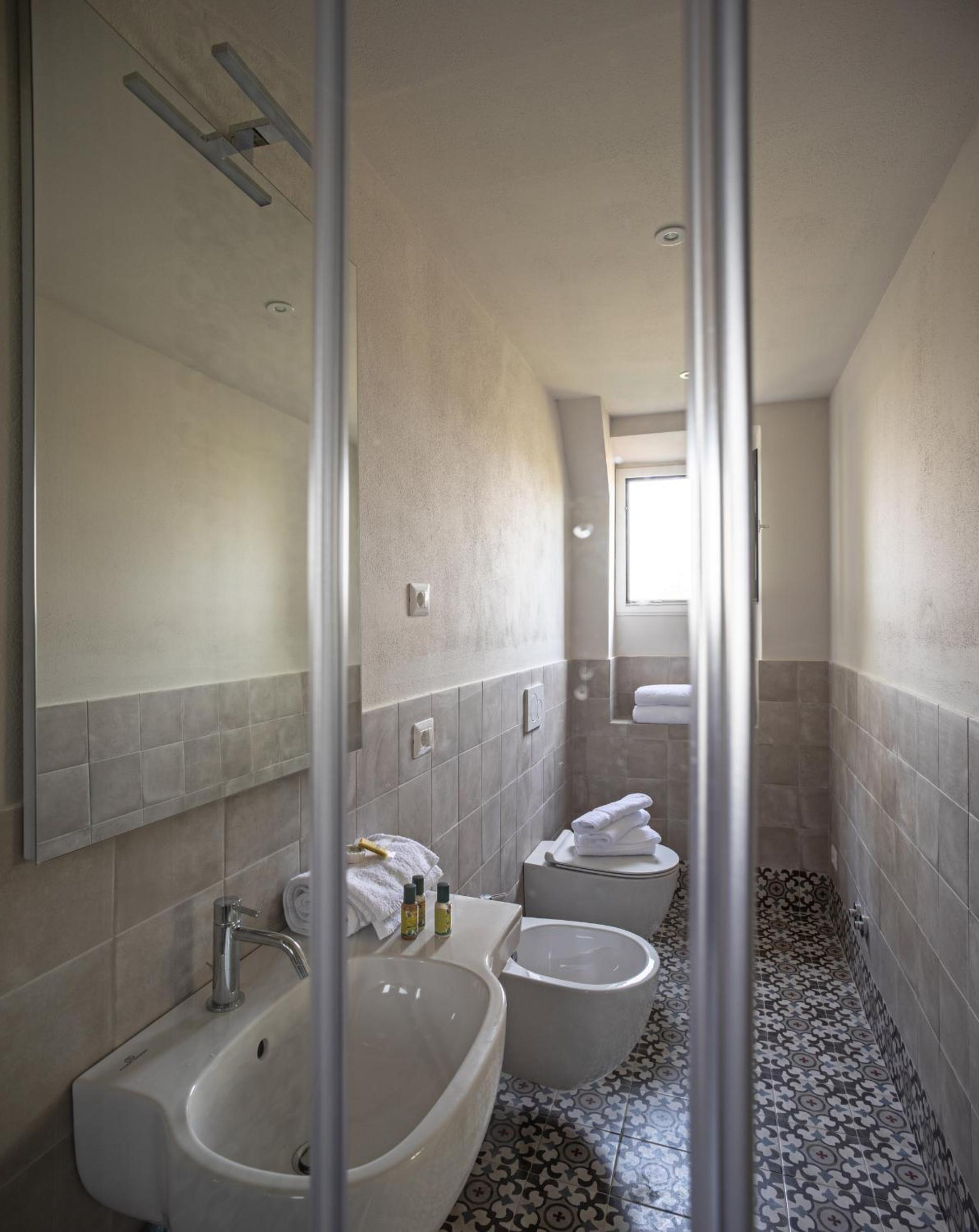 Double or Twin Room with Bathroom - Photo 3