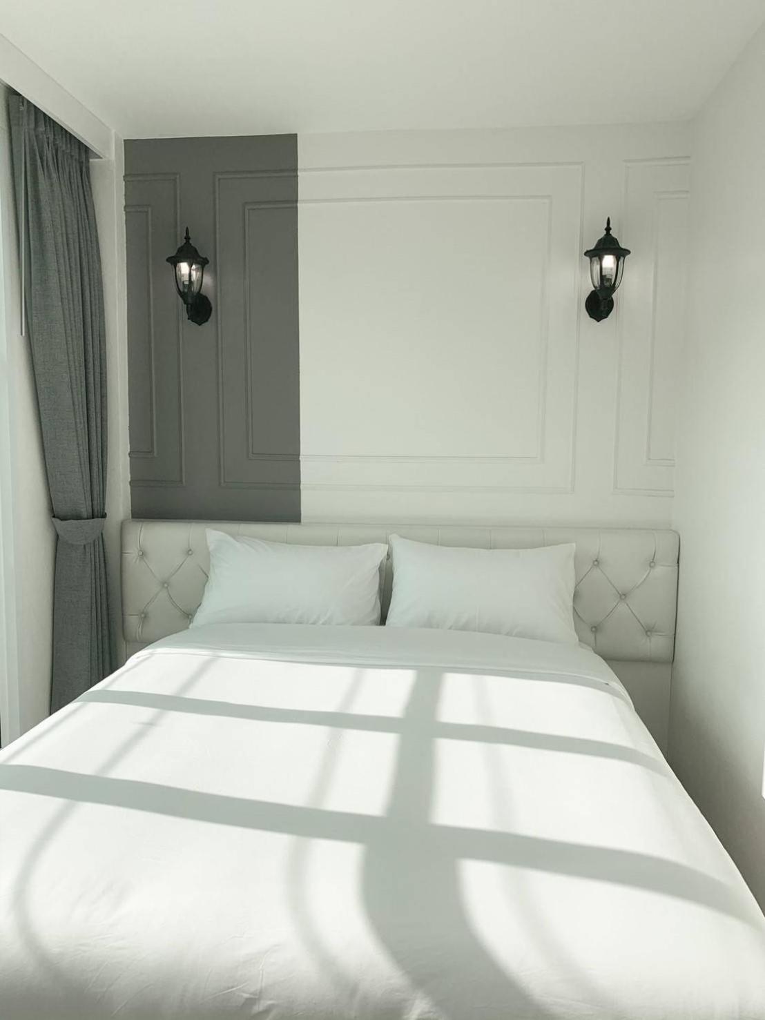 Queen Room with City View - Photo 3