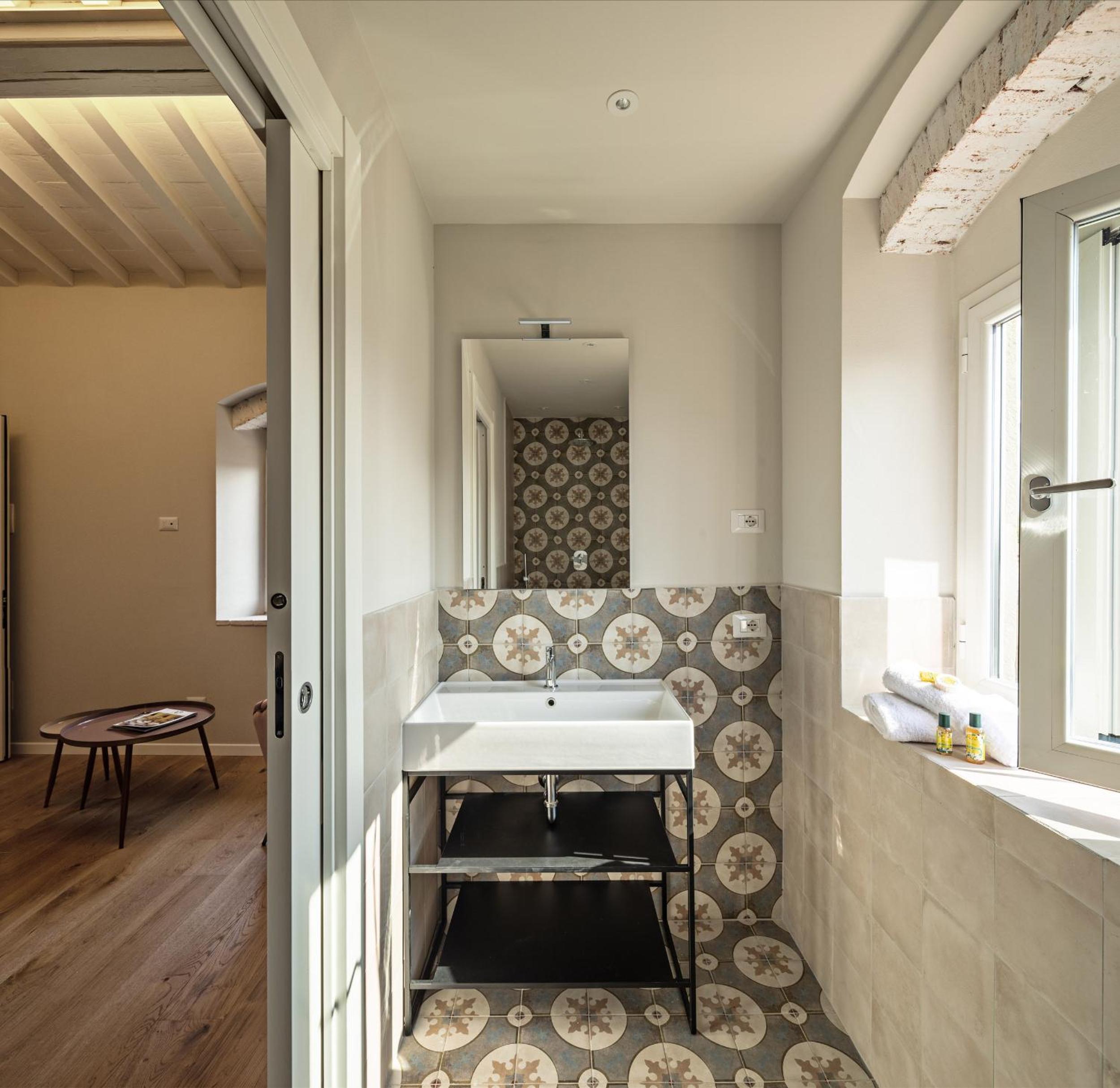 Deluxe Room - Photo 2