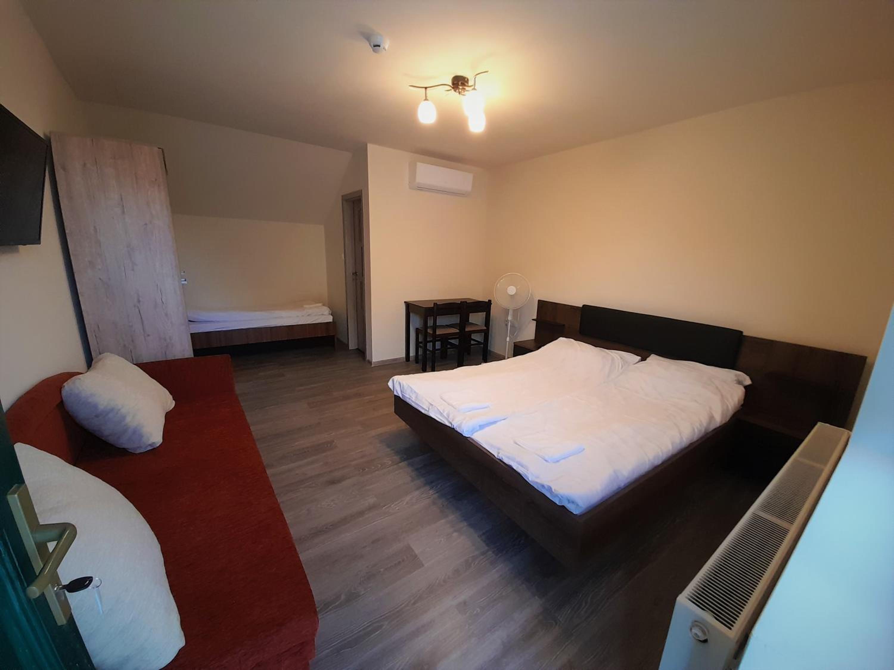 Triple Room with Bathroom photo 2
