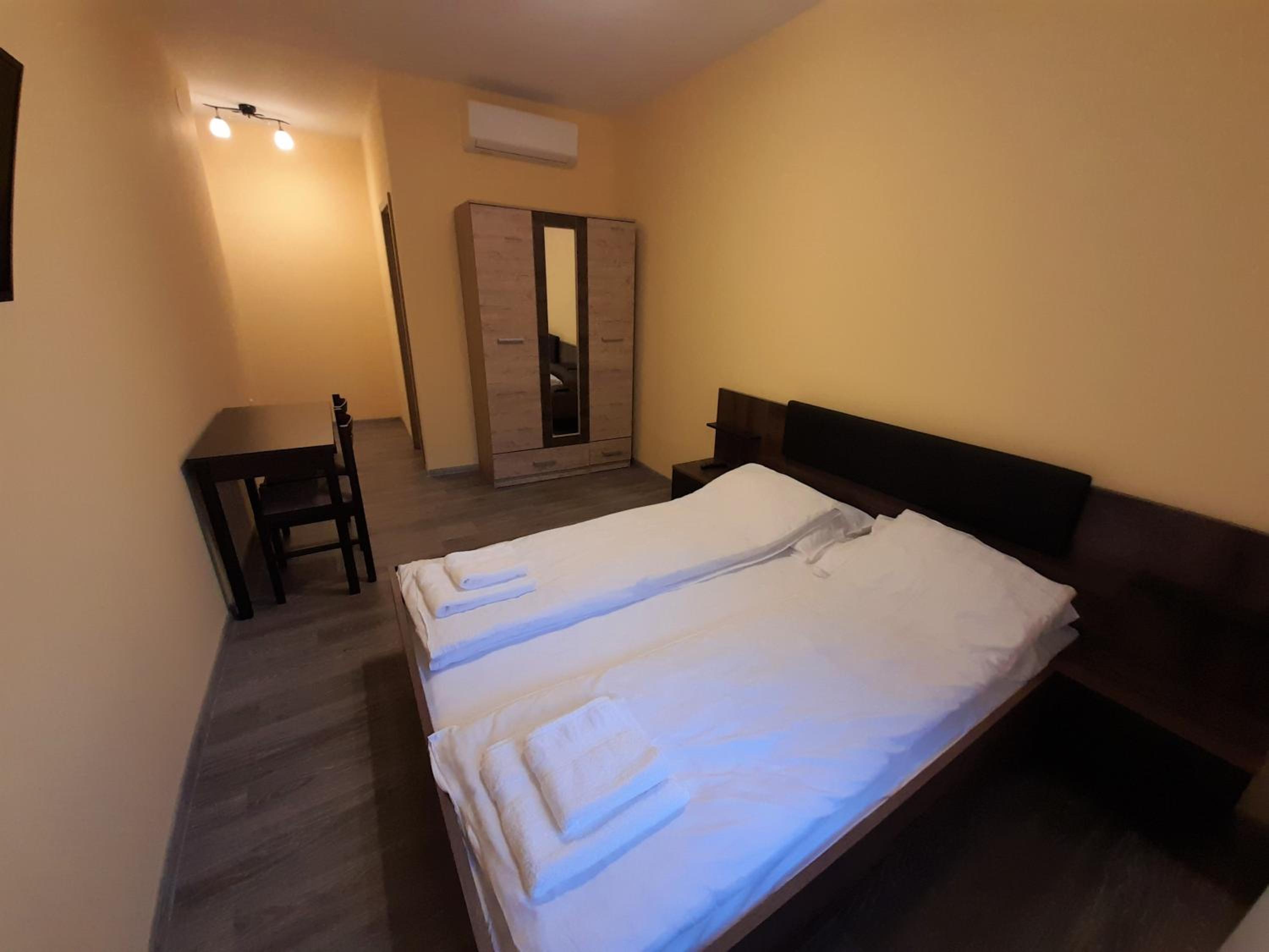 Double Room with Private Bathroom photo 3