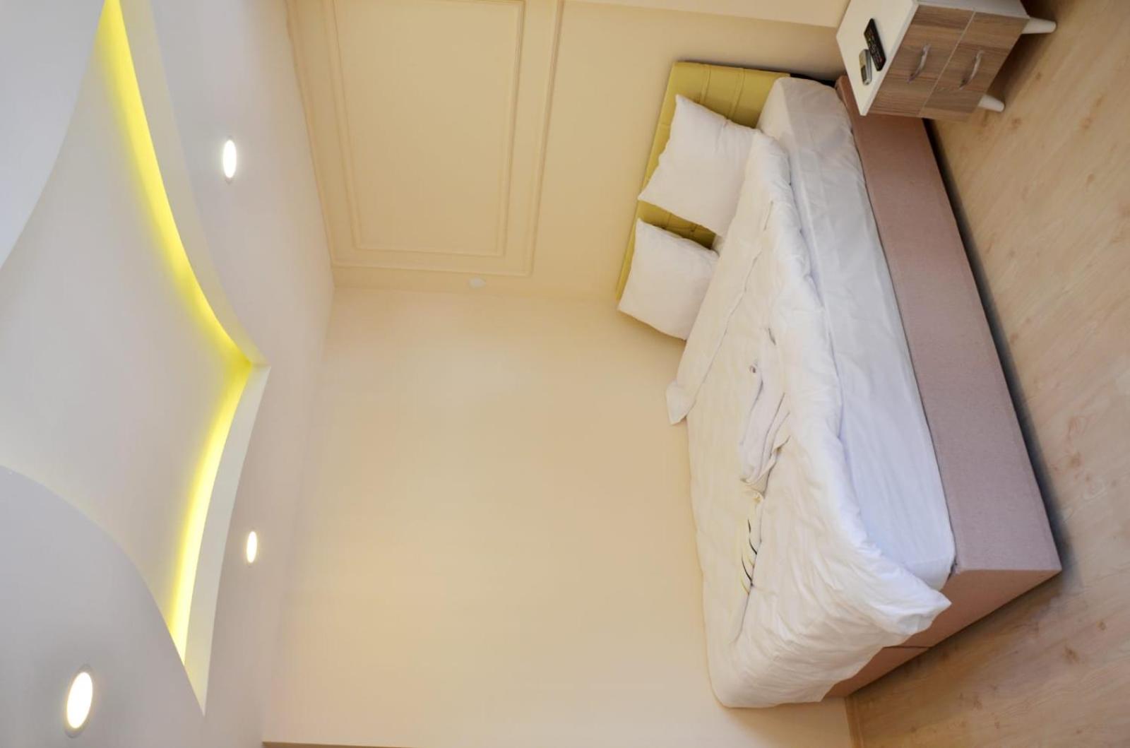Large Double Room photo 1