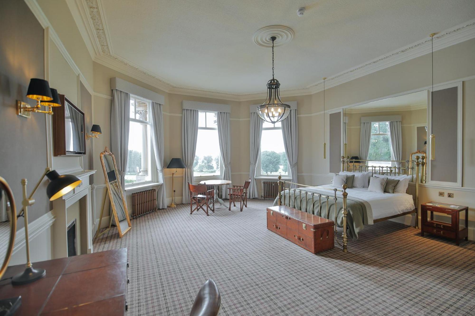 Deluxe Suite