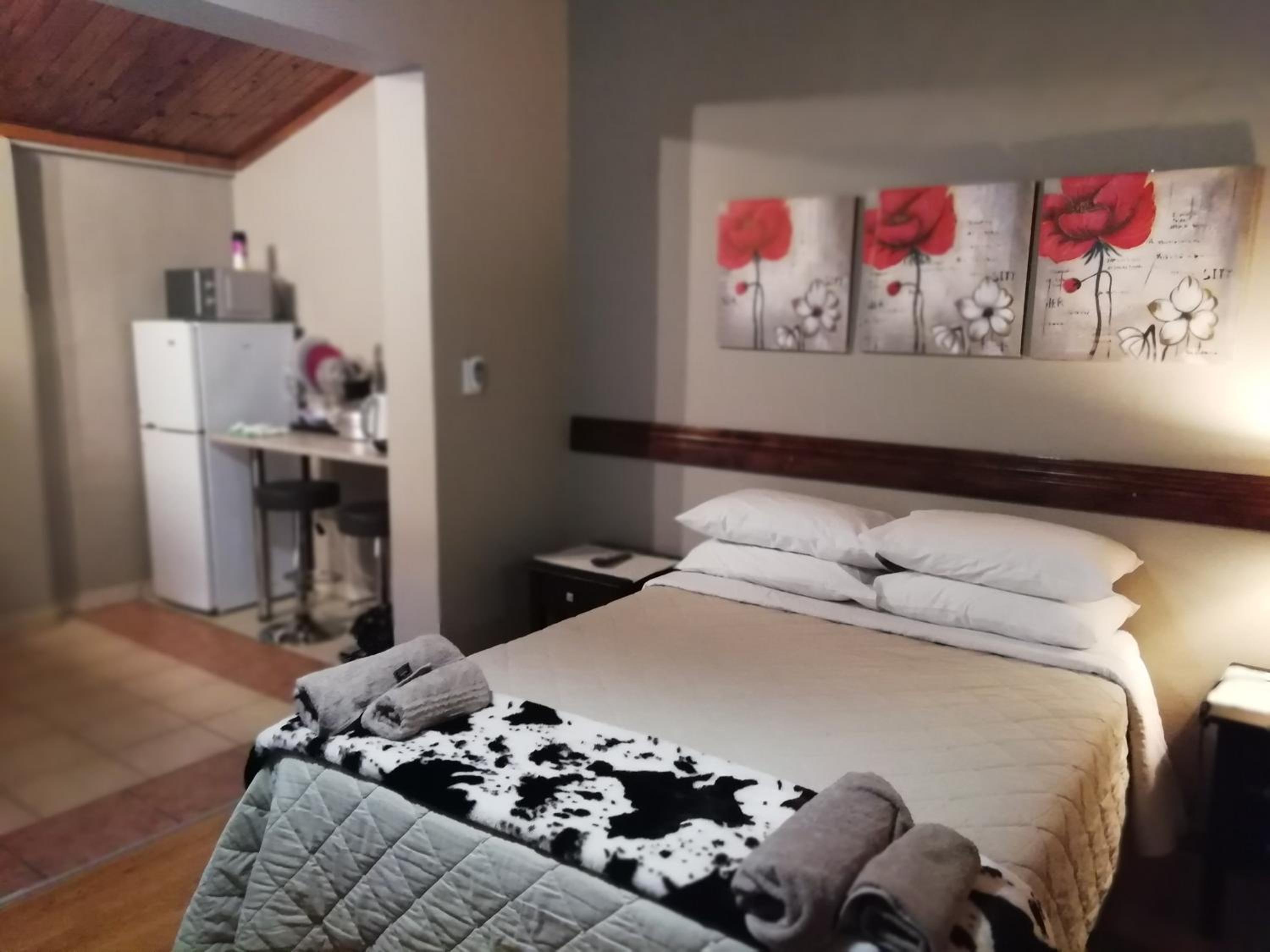 Family Room with Private Bathroom - Photo 1
