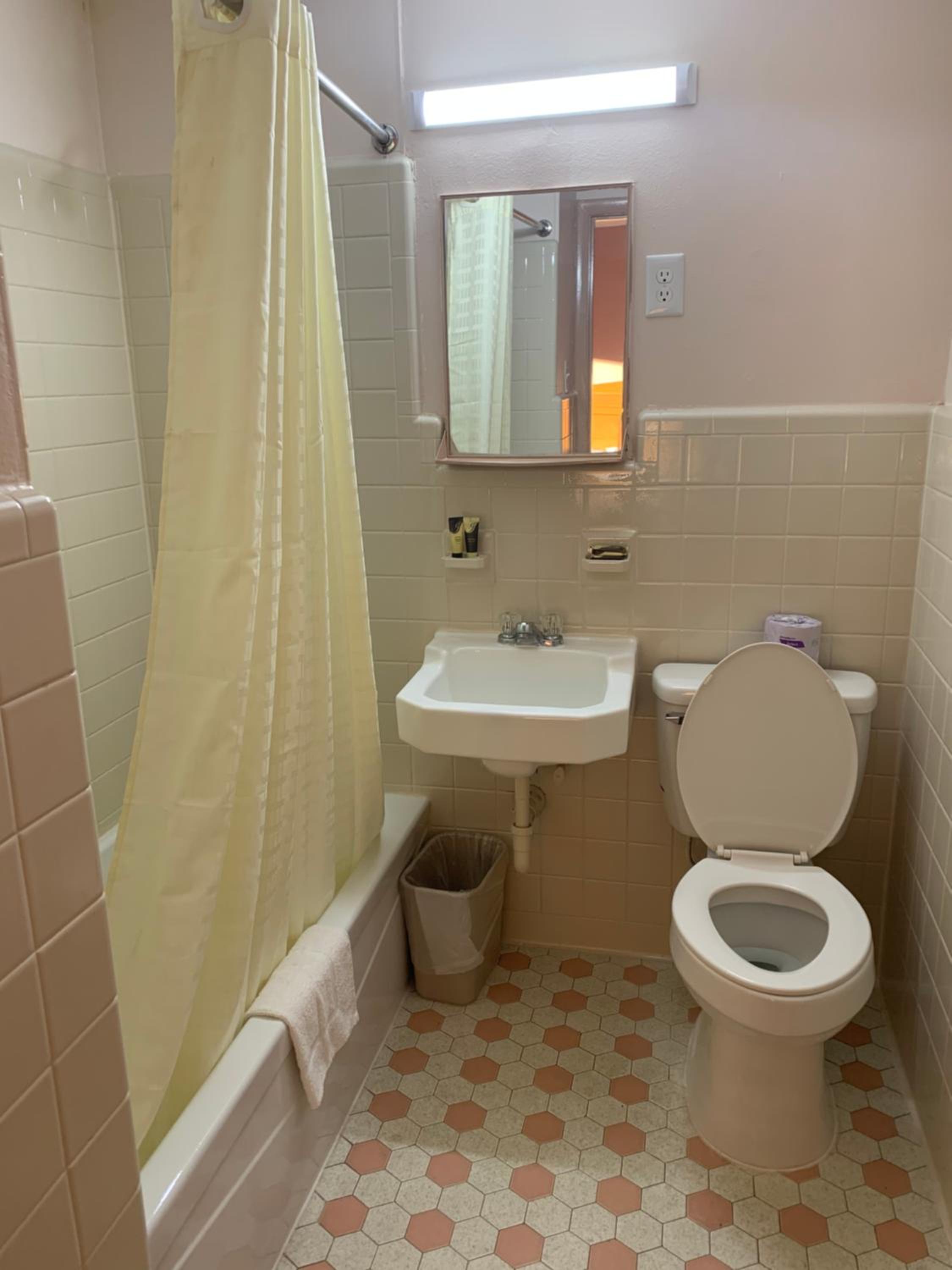 Standard Room - Non-Smoking photo 3