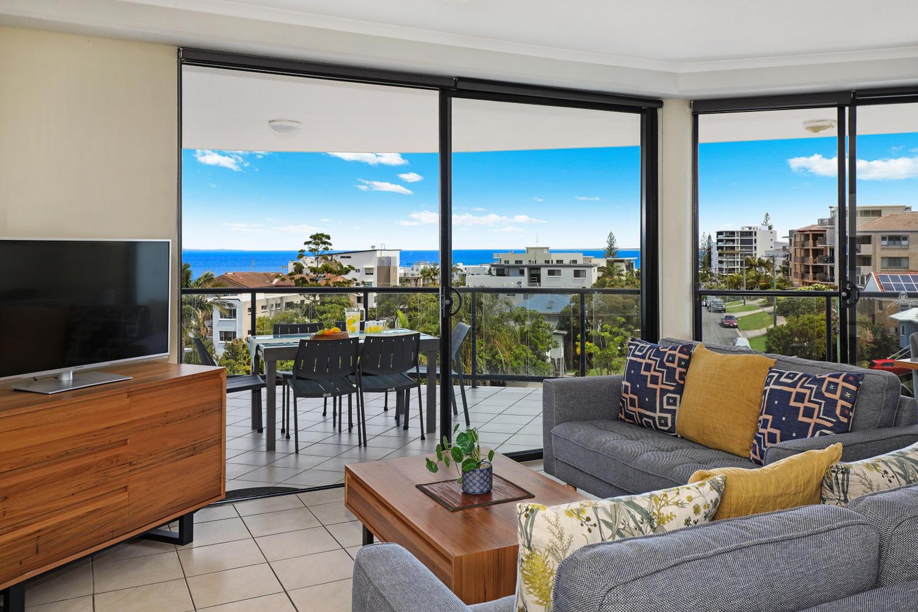 Three-Bedroom Apartment with Ocean View photo 2
