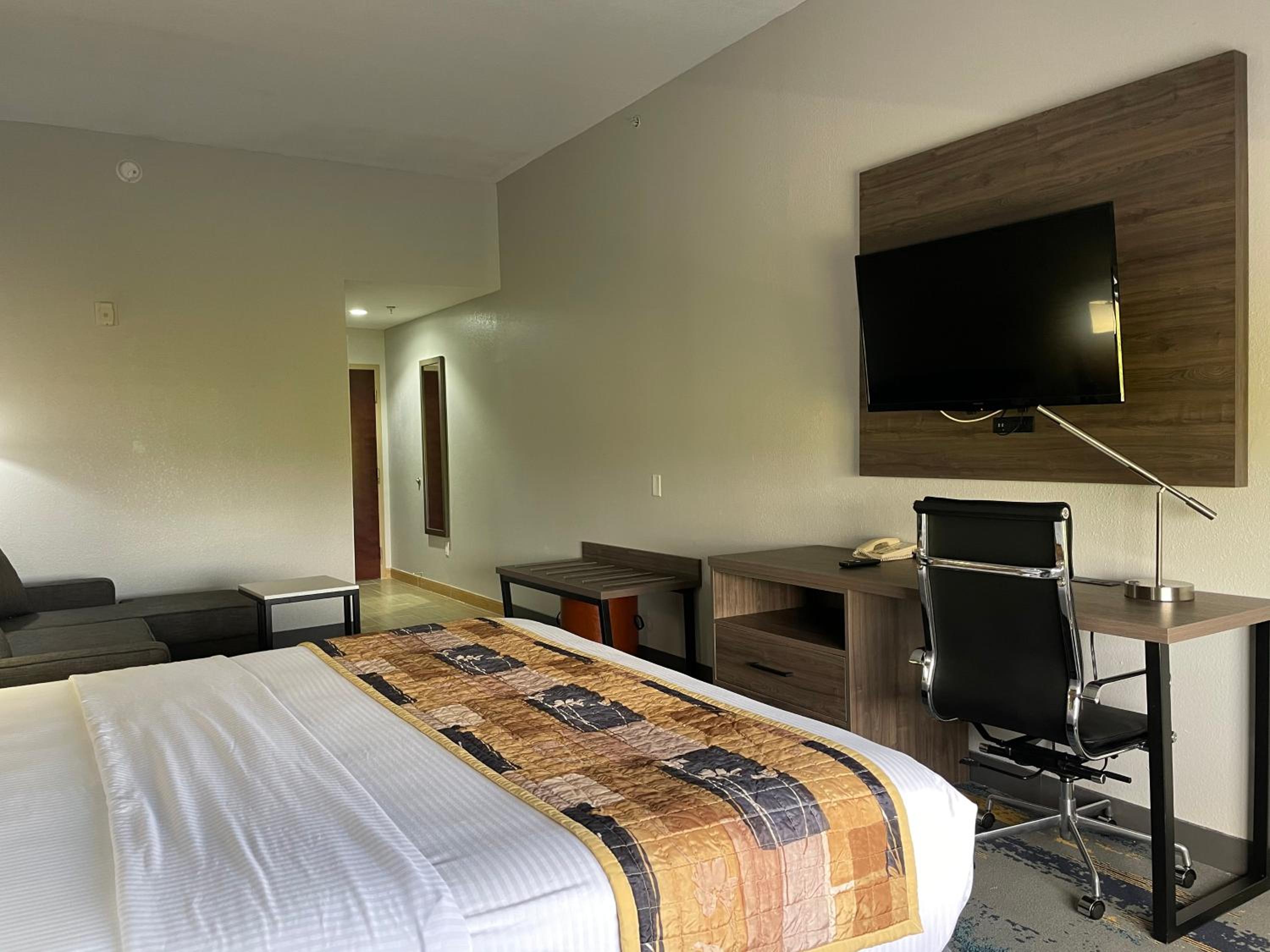 Junior King Suite - Non-Smoking - Photo 2