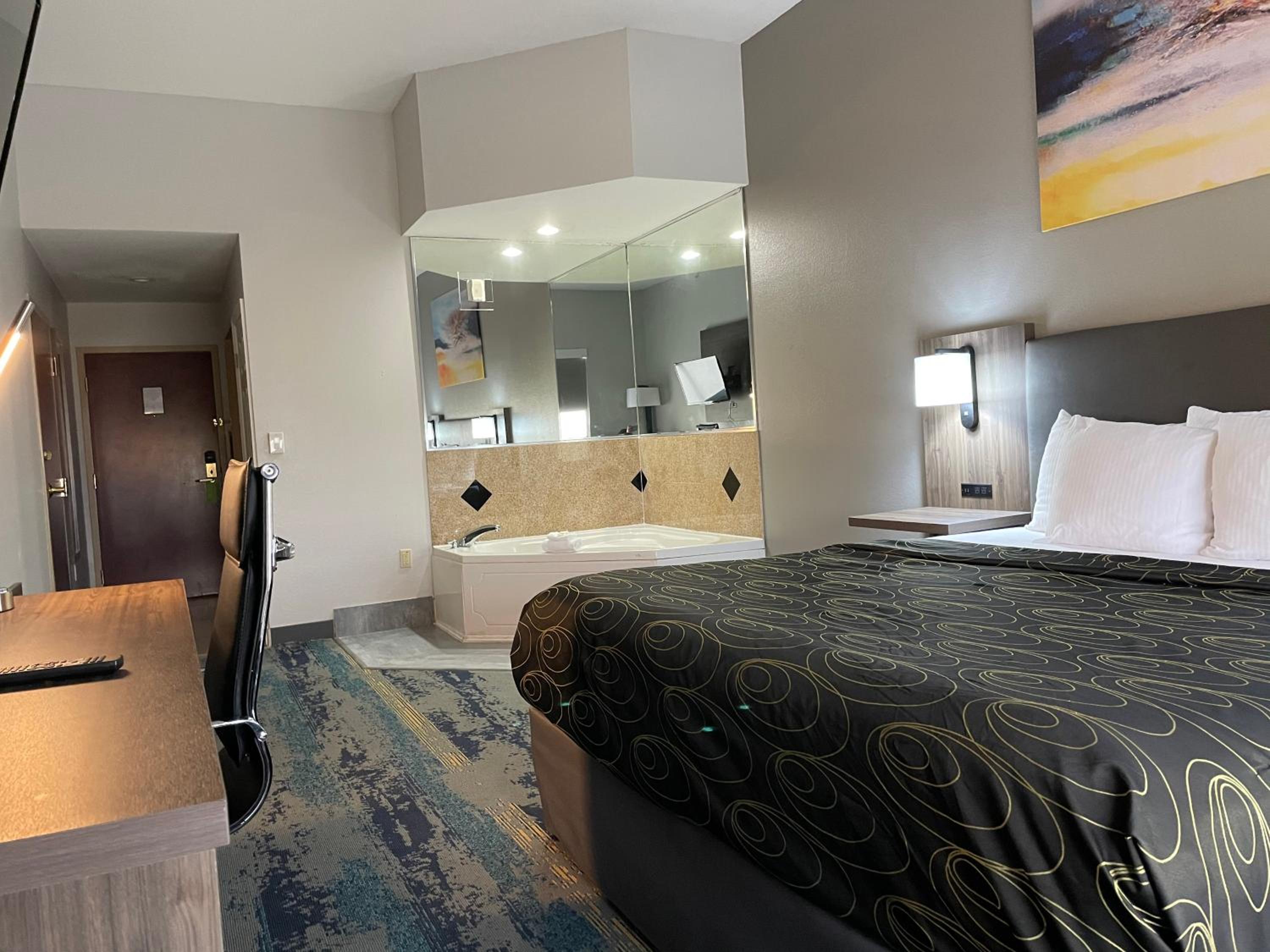 Superior King Suite - Non-Smoking - Photo 5