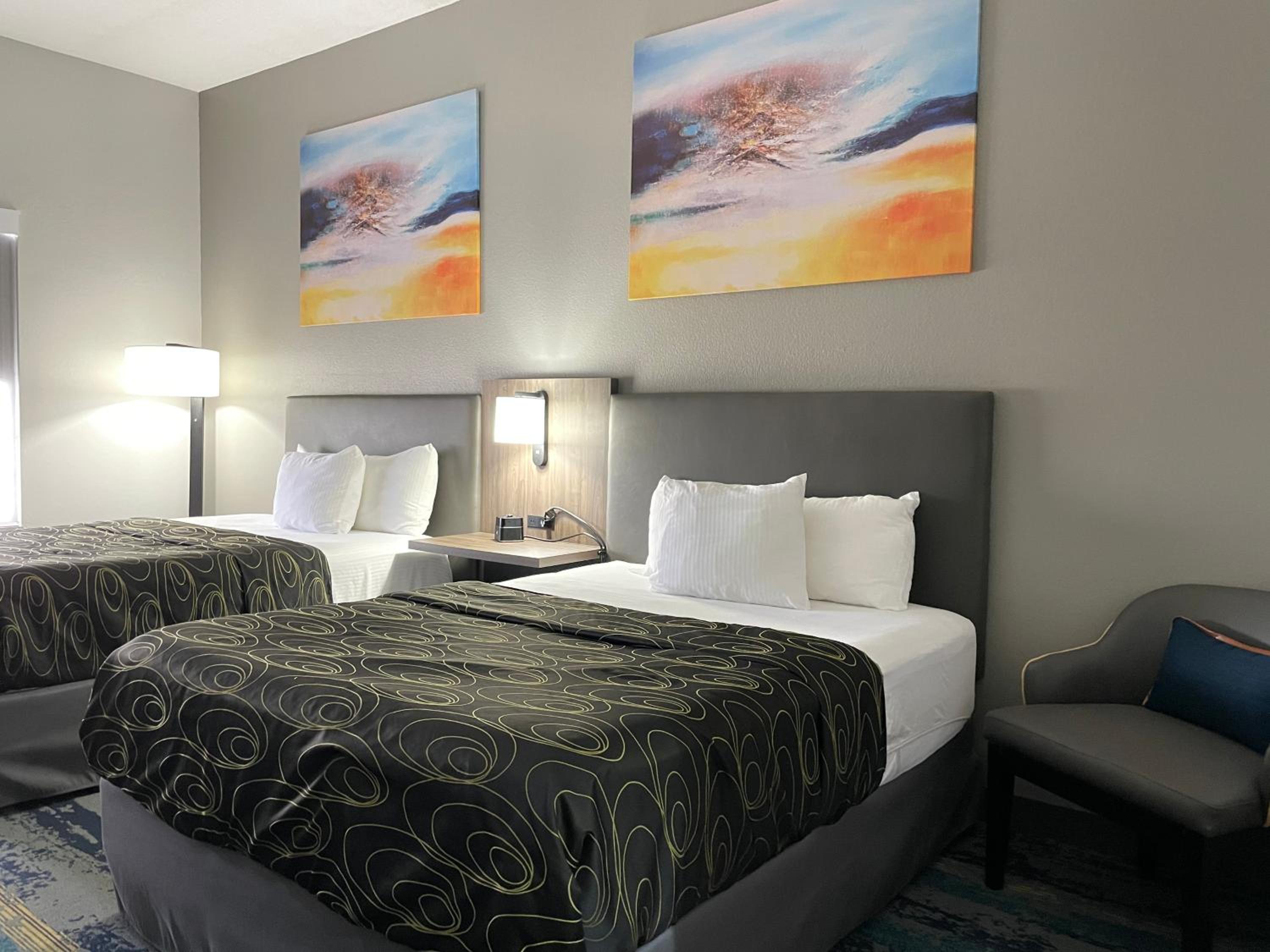 Queen Room with Two Queen Beds - Photo 6