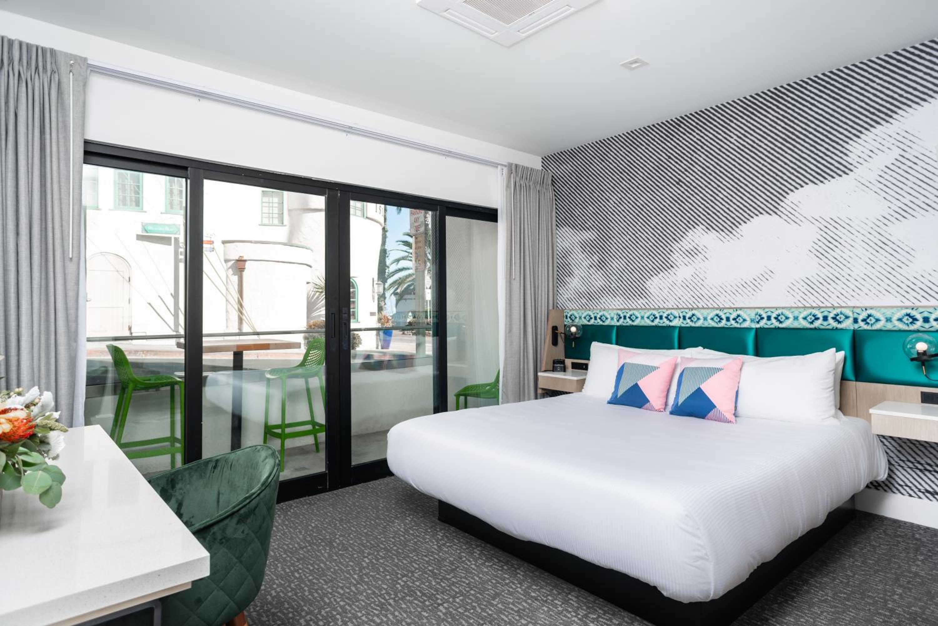 Deluxe king room