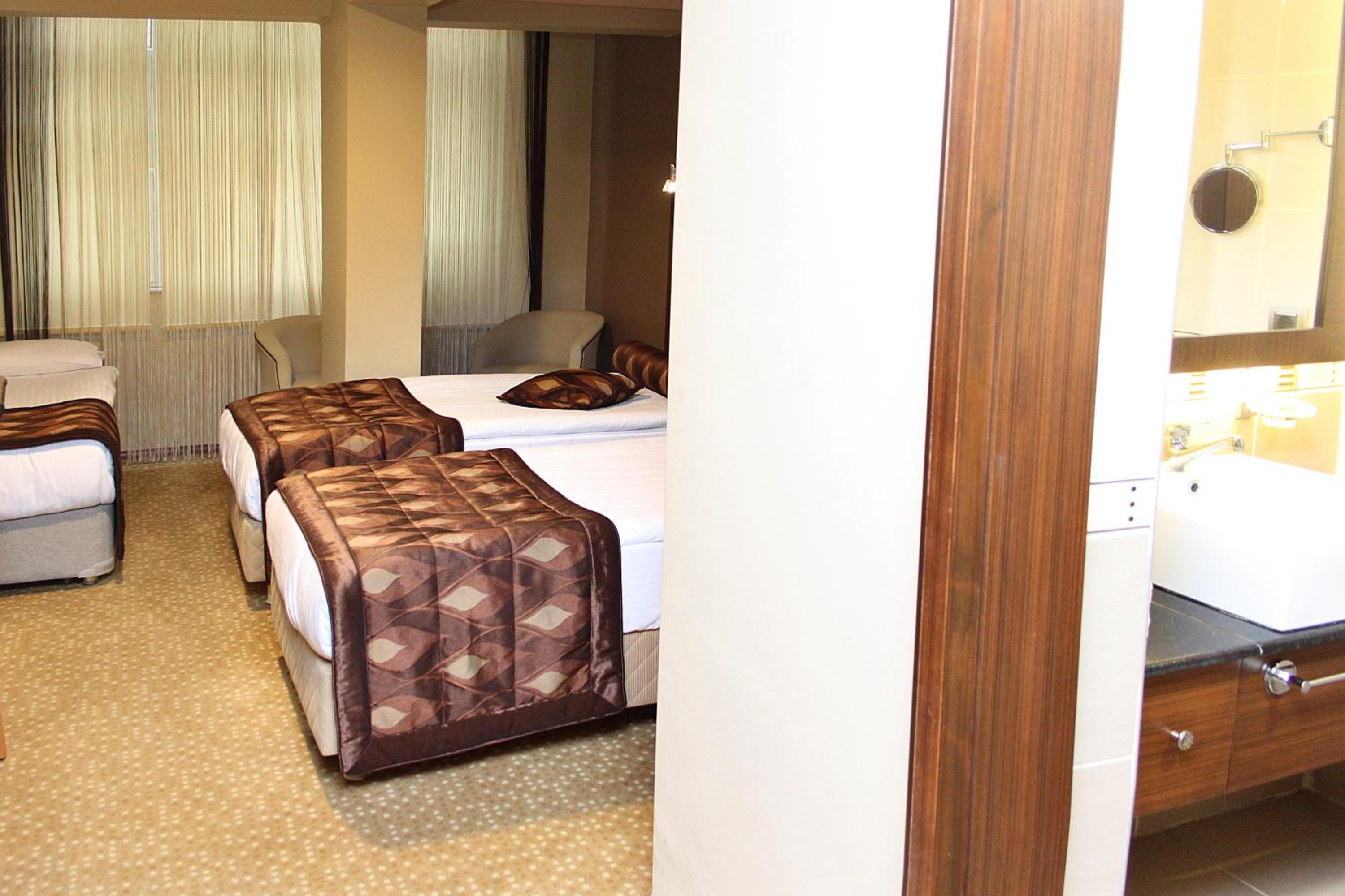 Standard Triple Room photo 2