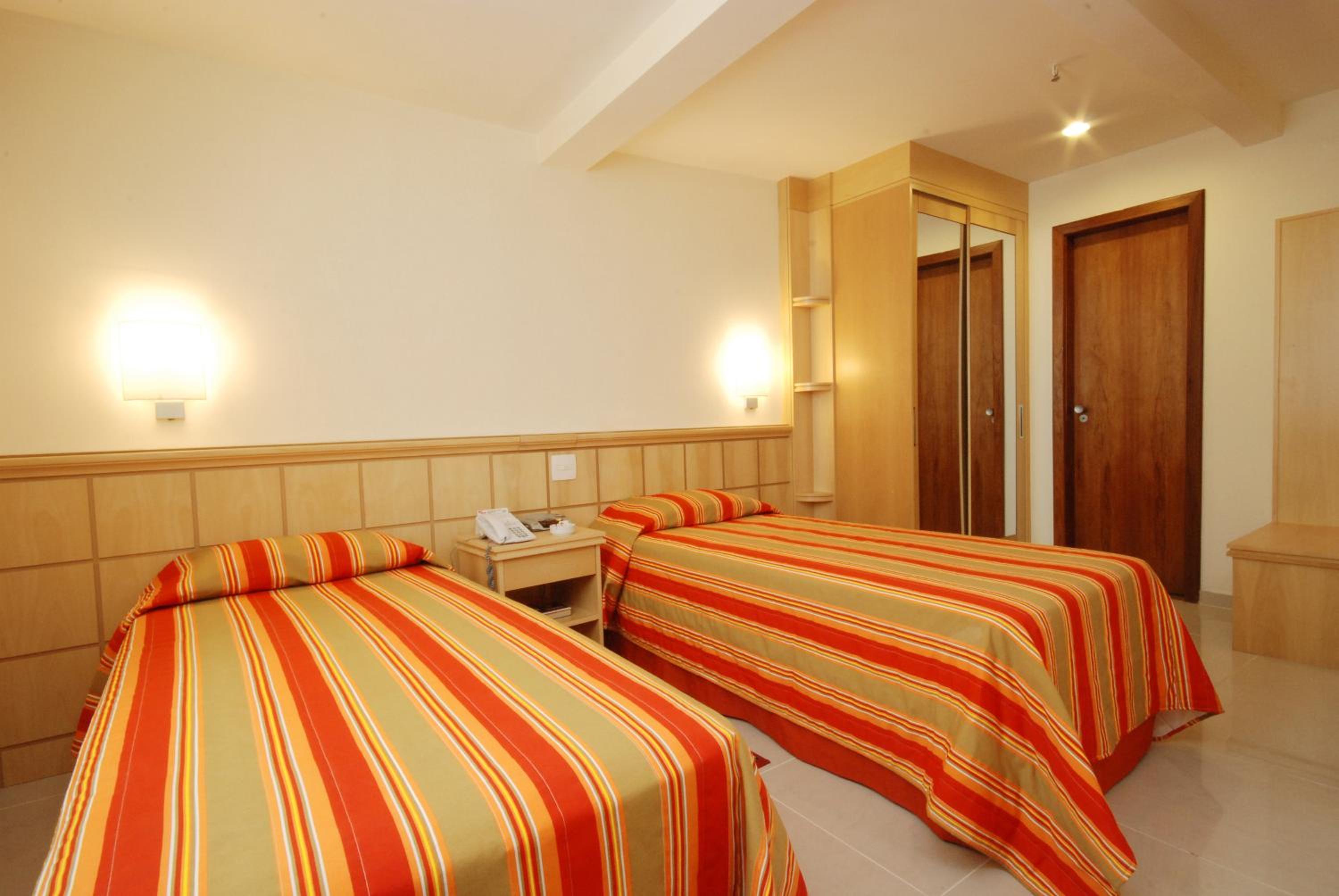 Standard Twin Room - Photo 1