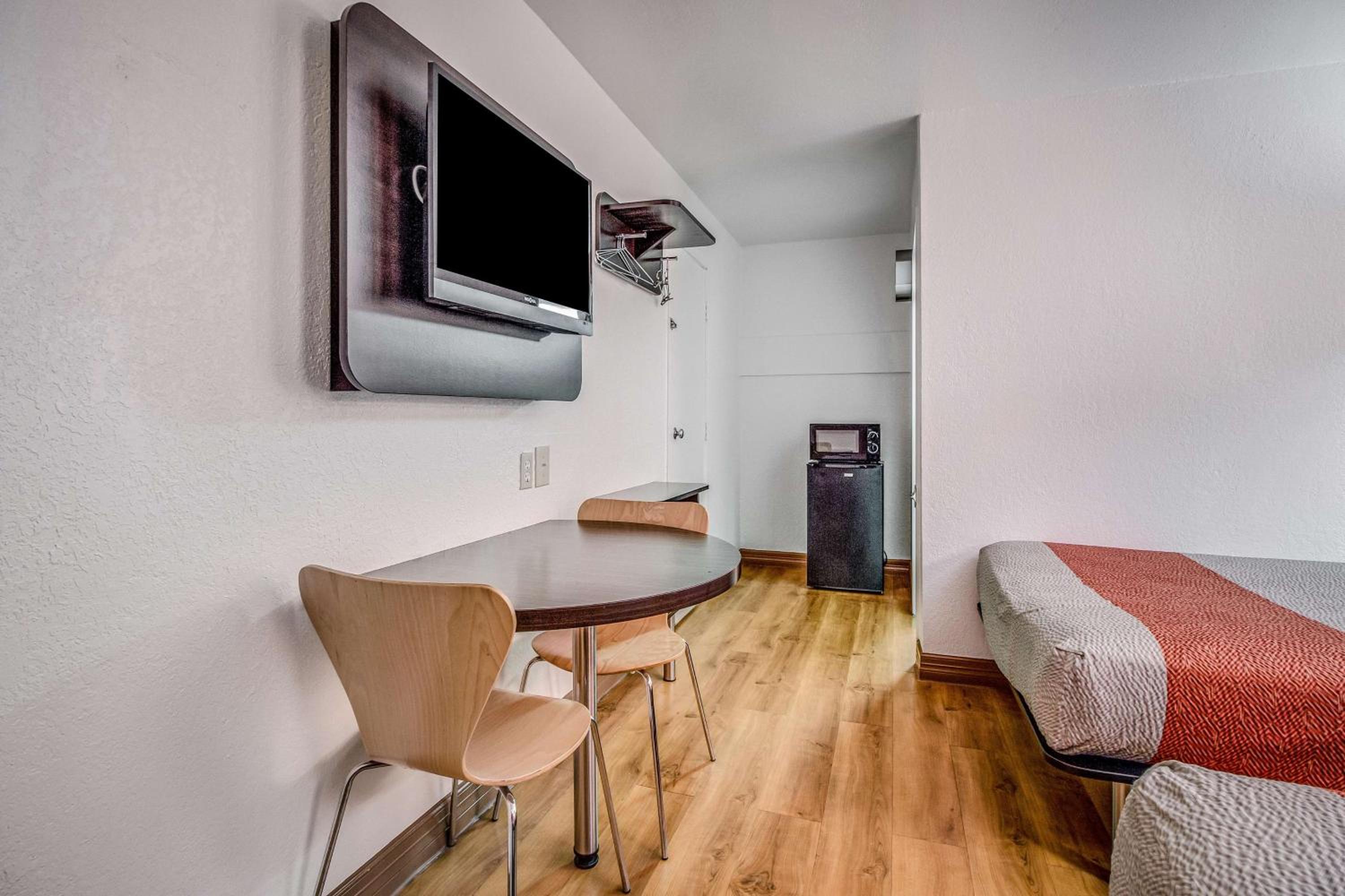 Two Double bed - Non-Smoking  - Photo 2