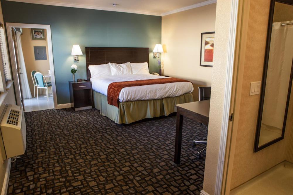 King Suite - Photo 6