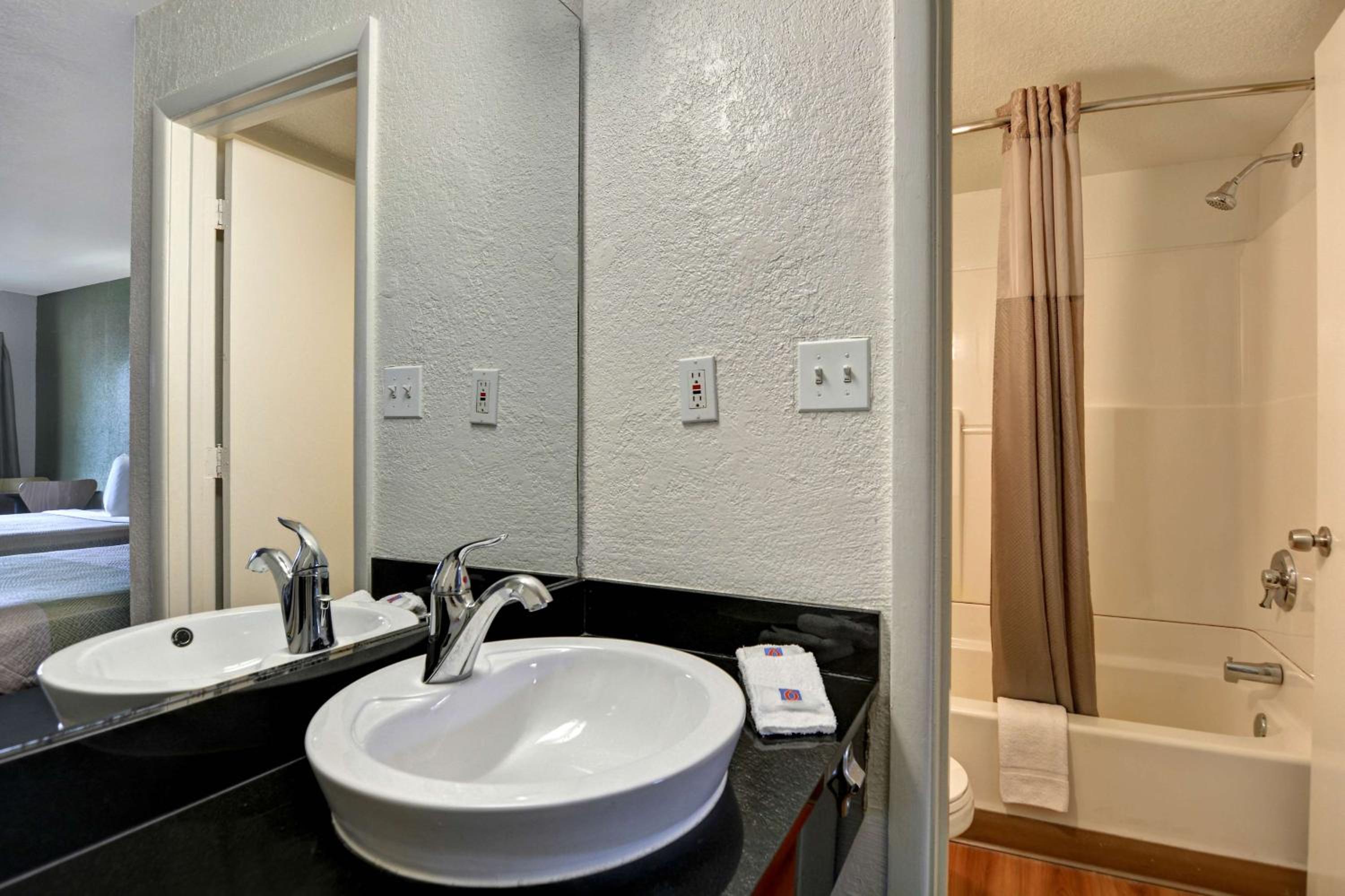 Queen Suite photo 2