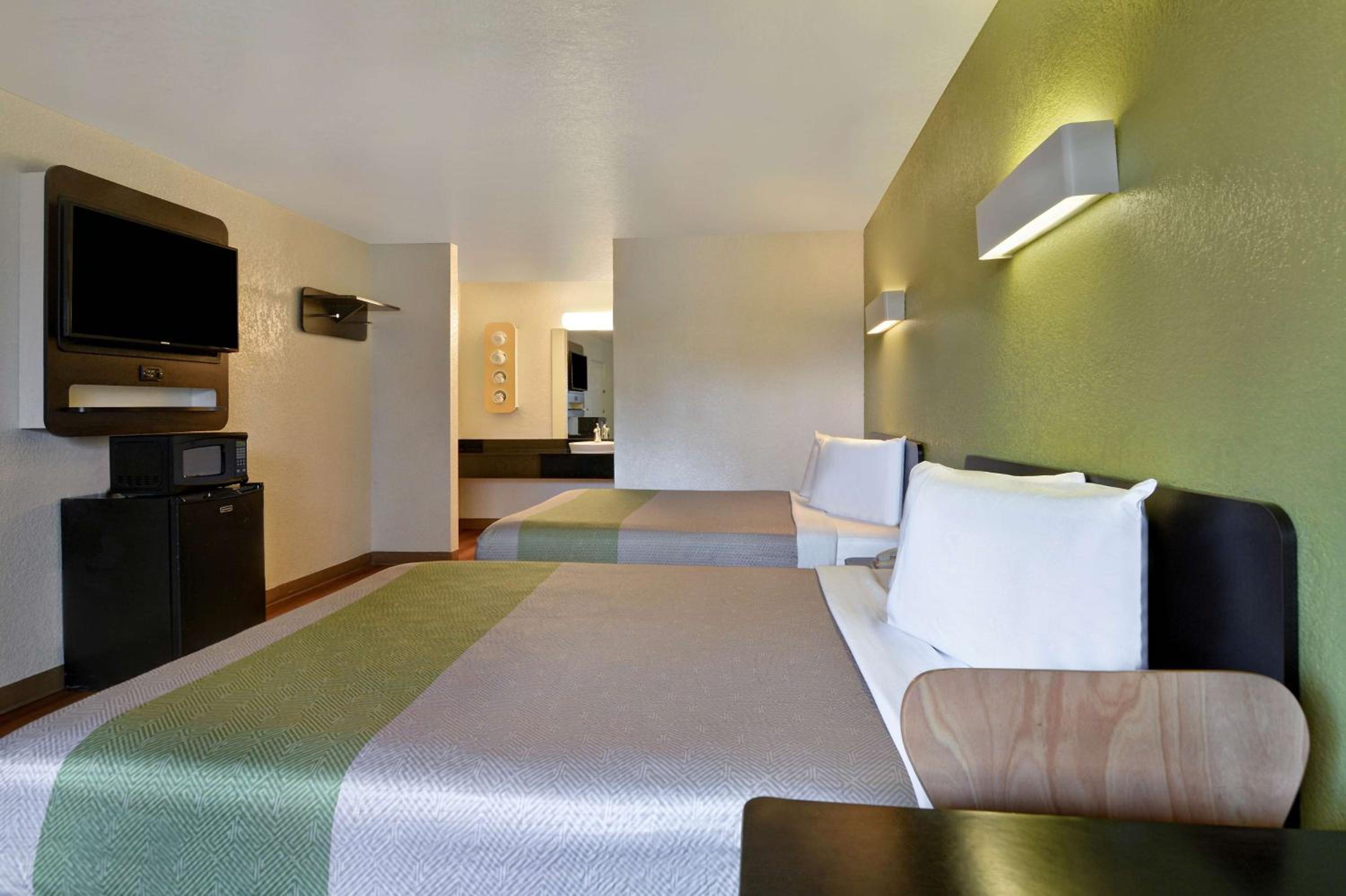 Queen Room with Two Queen Beds - Non-Smoking