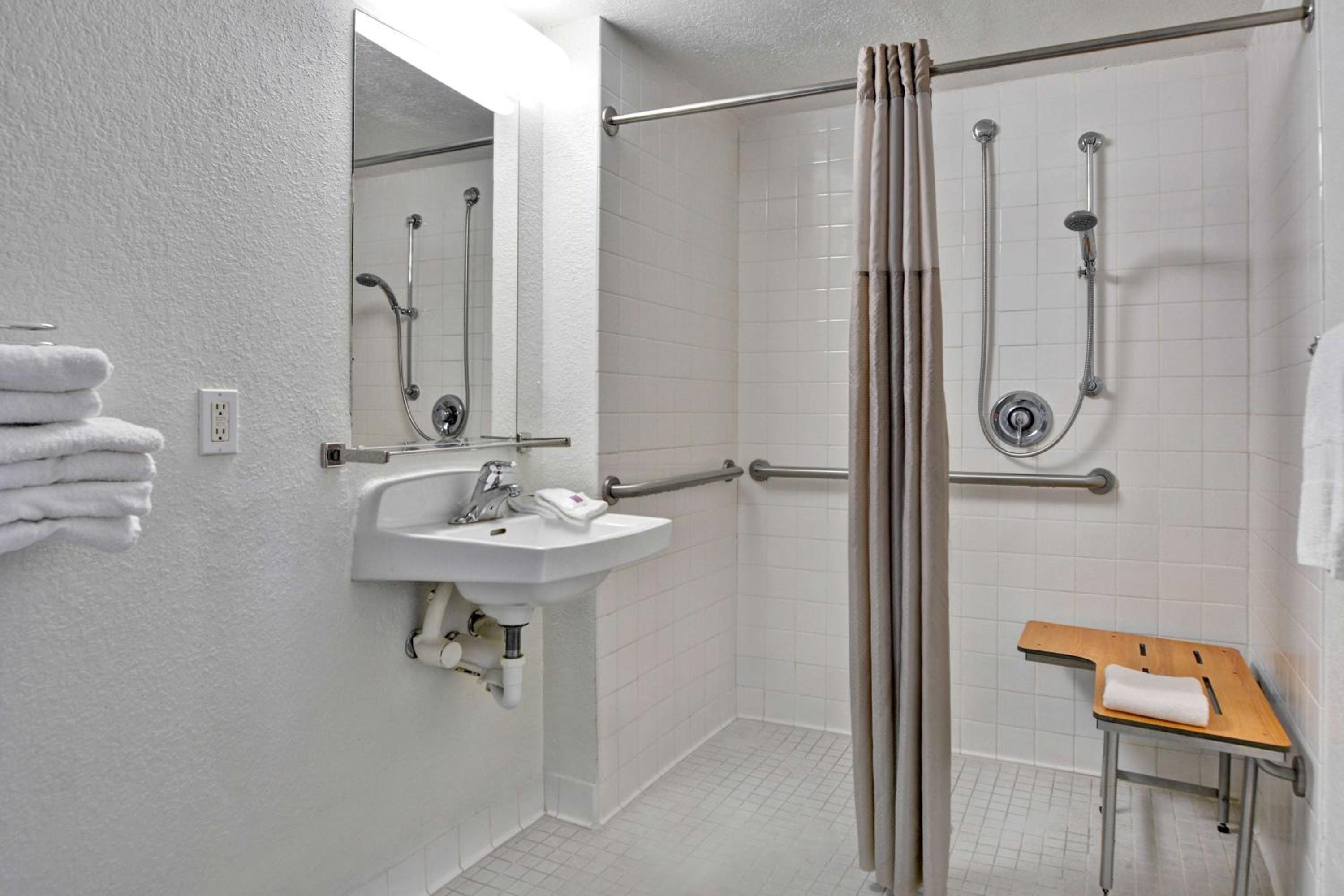 Quadruple Room - Disability Access - Roll in Shower