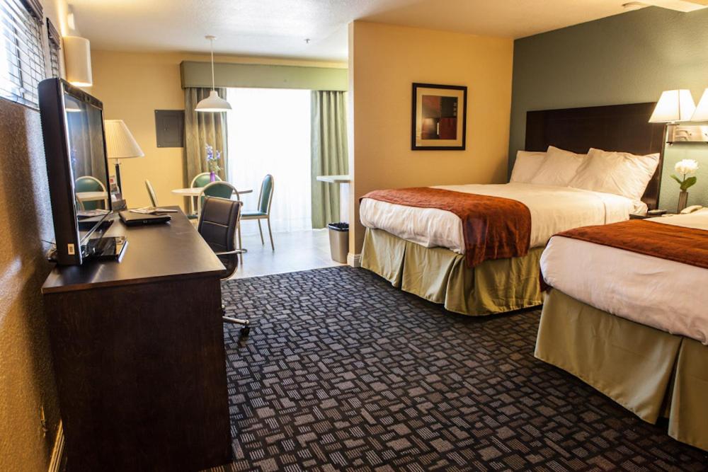 Queen Suite - Photo 6