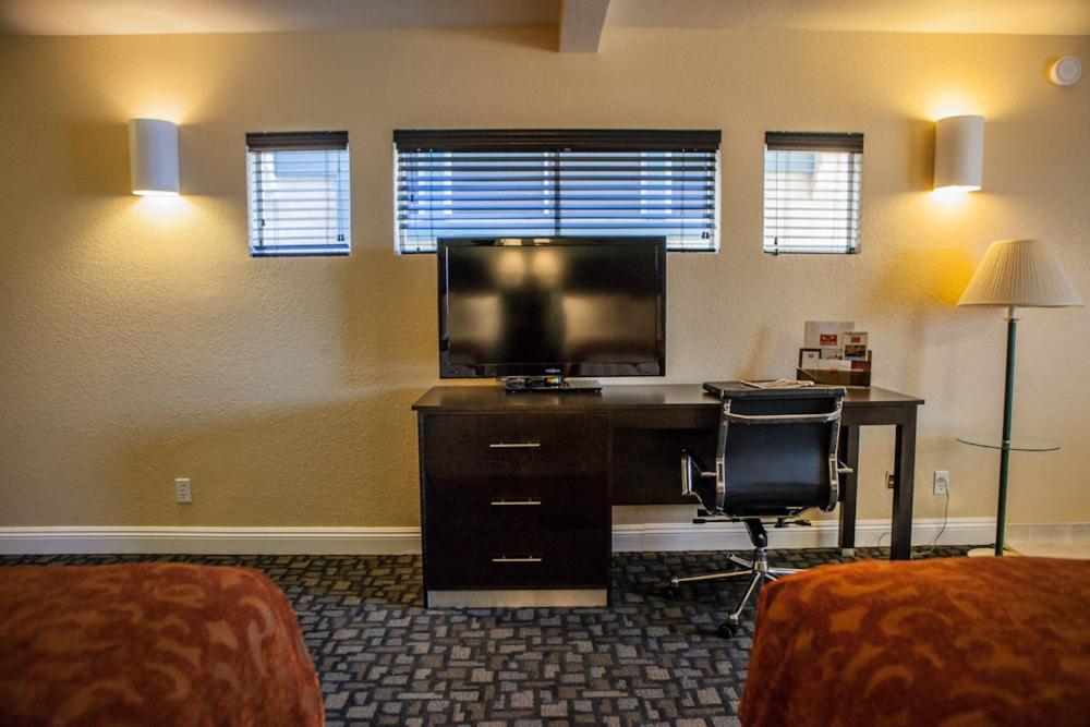 Queen Suite - Photo 5