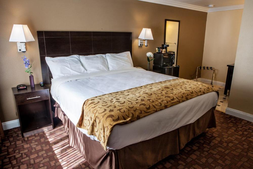 Standard King Room - Photo 1