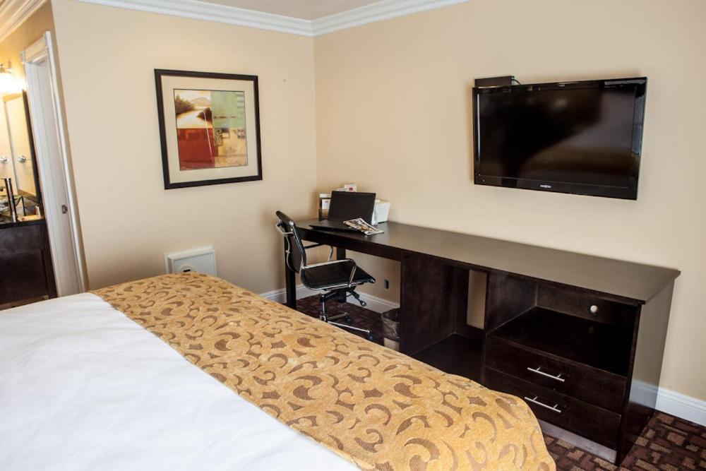 Standard King Room - Photo 4