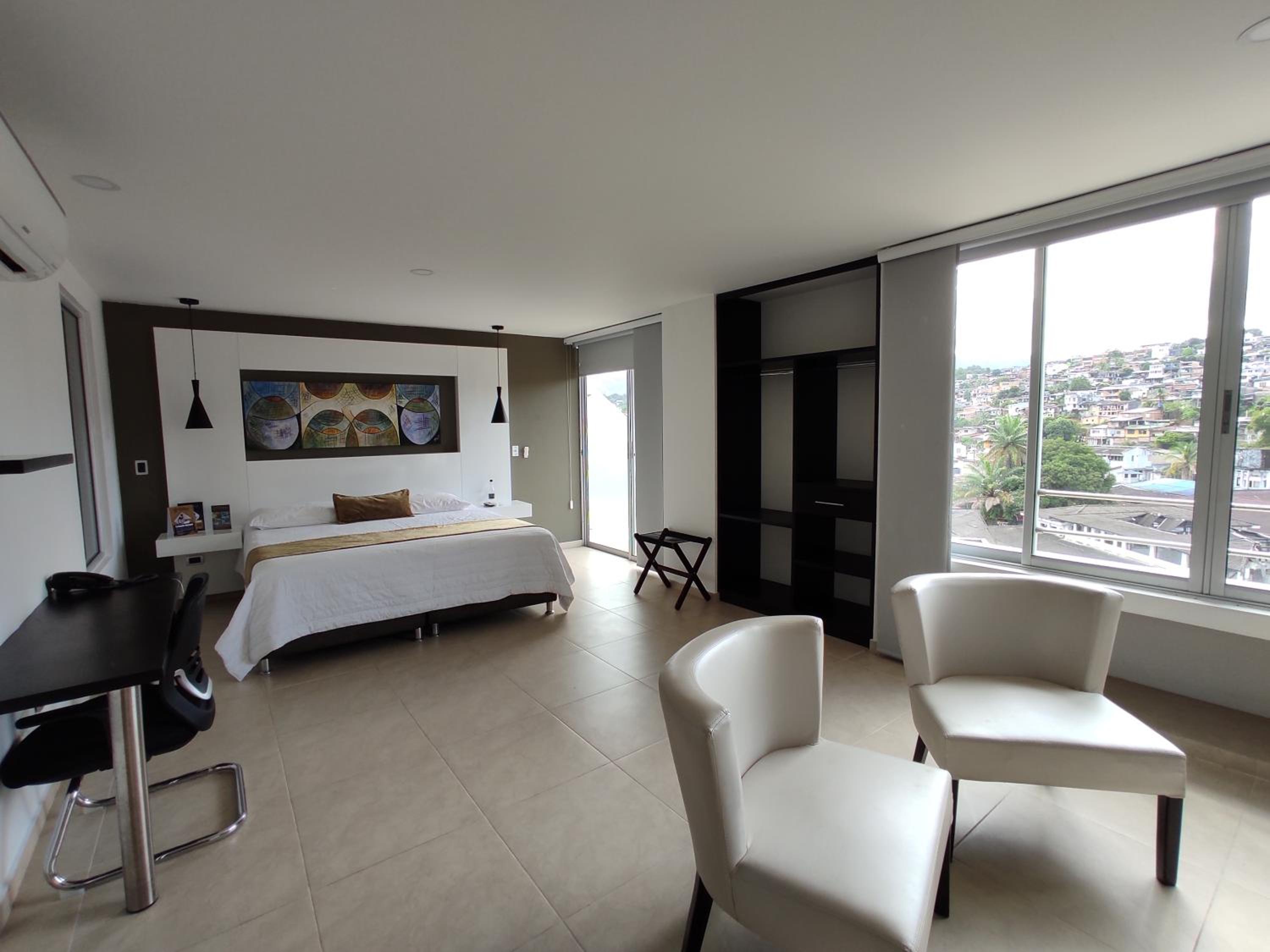 Suite - Photo 4