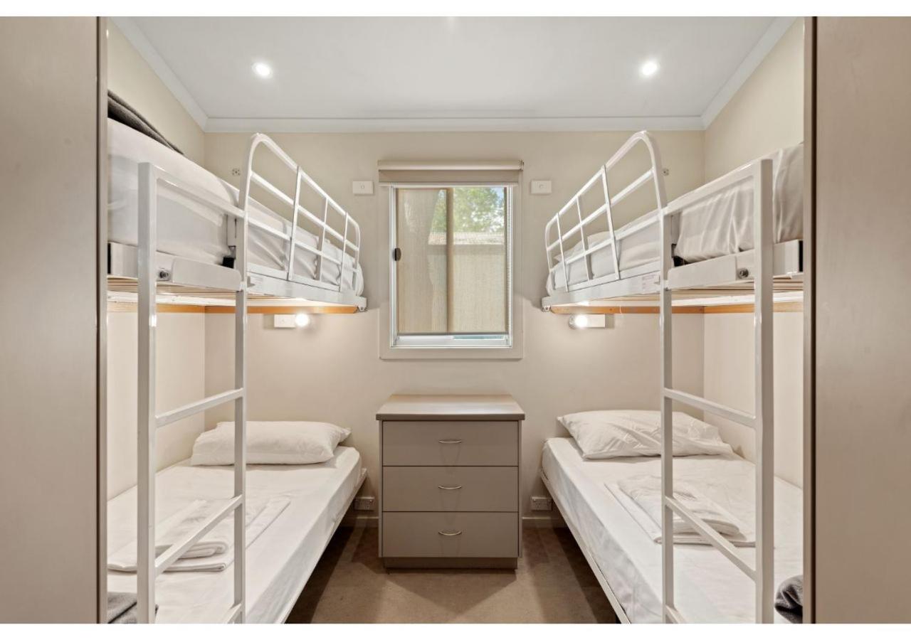 Deluxe Cabin - Sleeps 6 - Photo 3