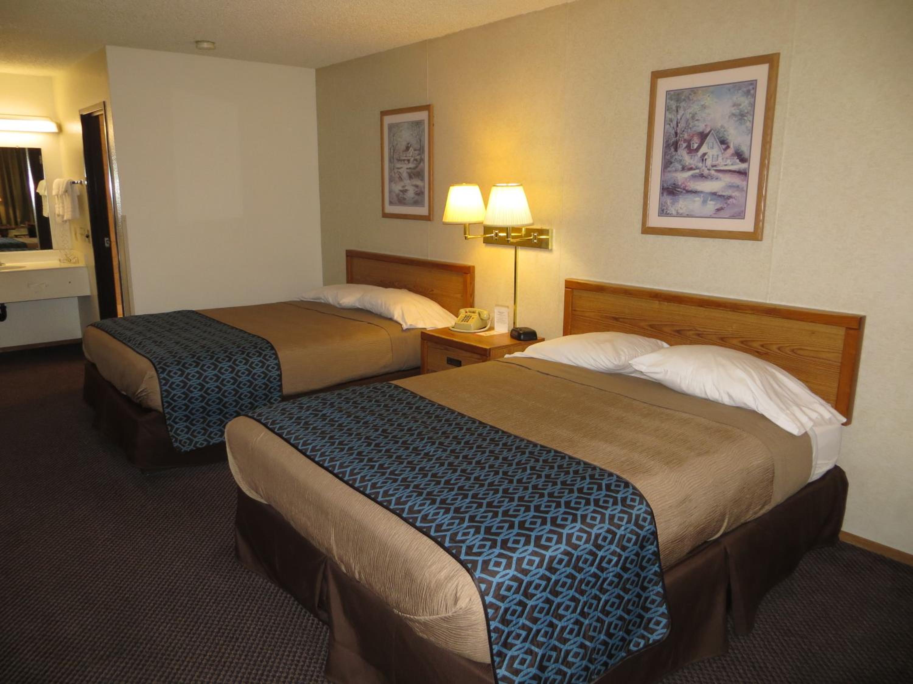 Queen Room with Two Queen Beds and Mobility/Hearing Access - Non-Smoking photo 2