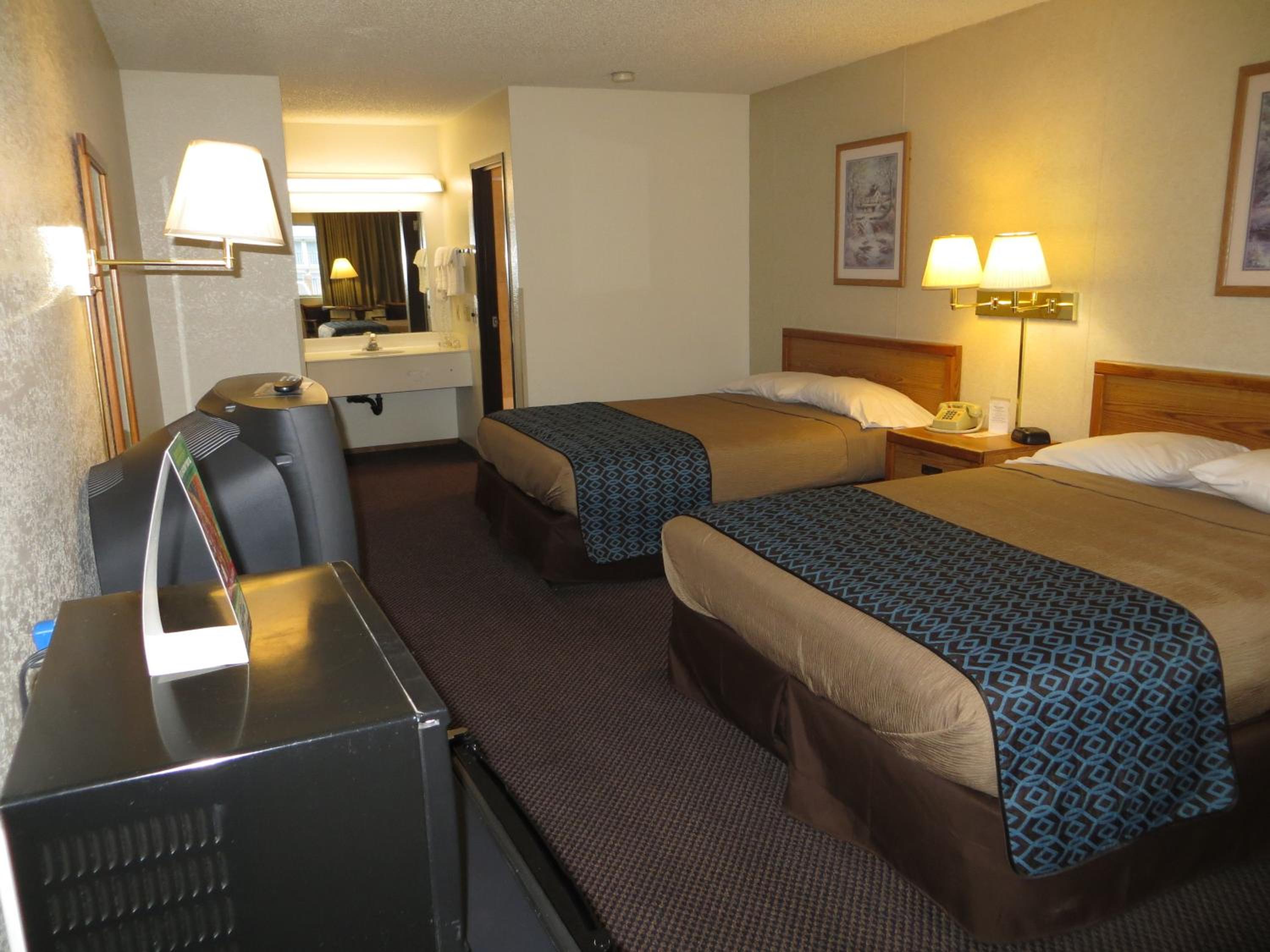 Queen Room with Two Queen Beds and Mobility/Hearing Access - Non-Smoking photo 3