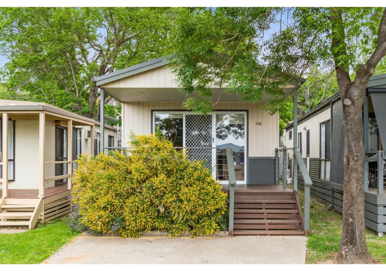 Deluxe Cabin - Sleeps 5 - Photo 7