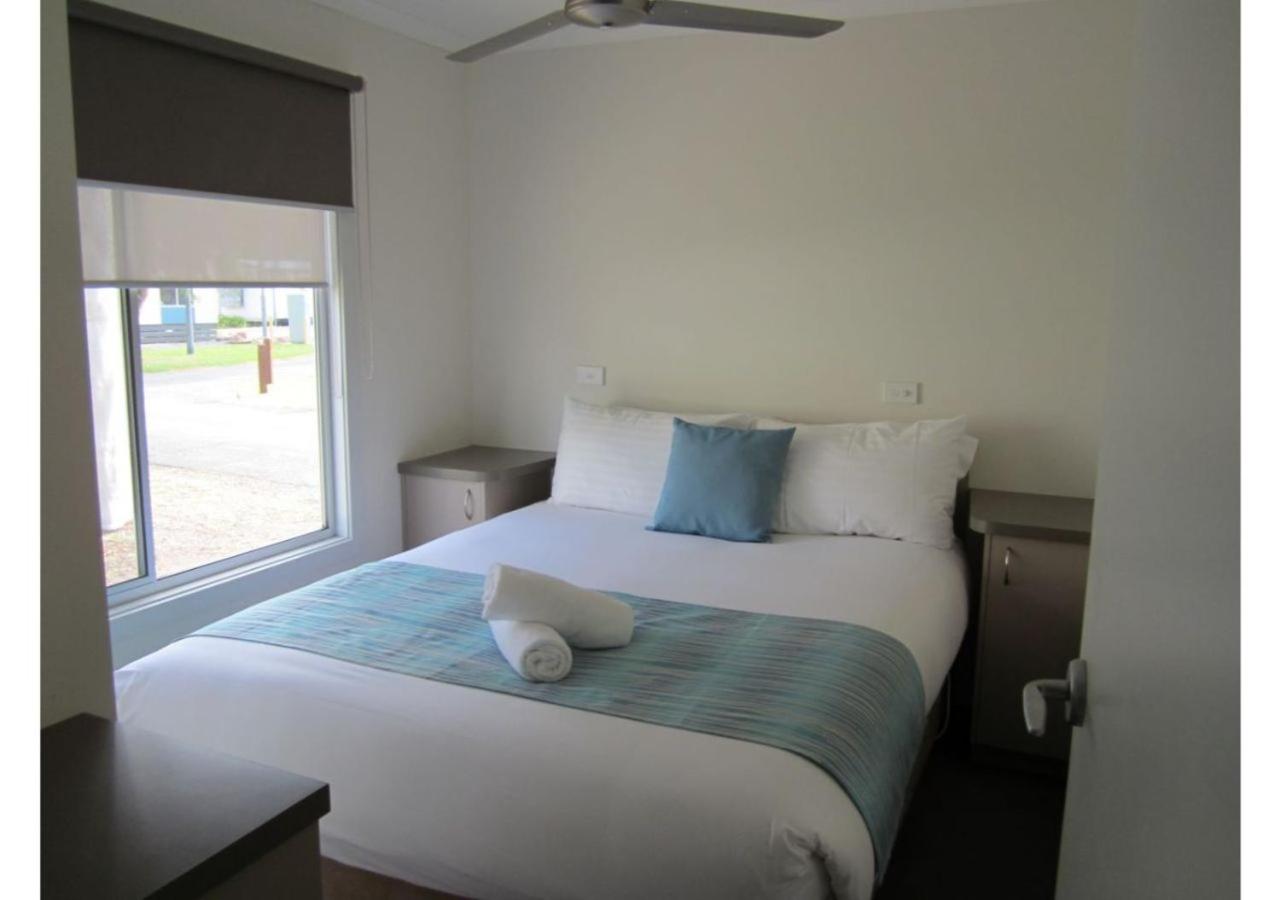 Deluxe 2 Bedroom Cabin - Sleeps 4 - Photo 5
