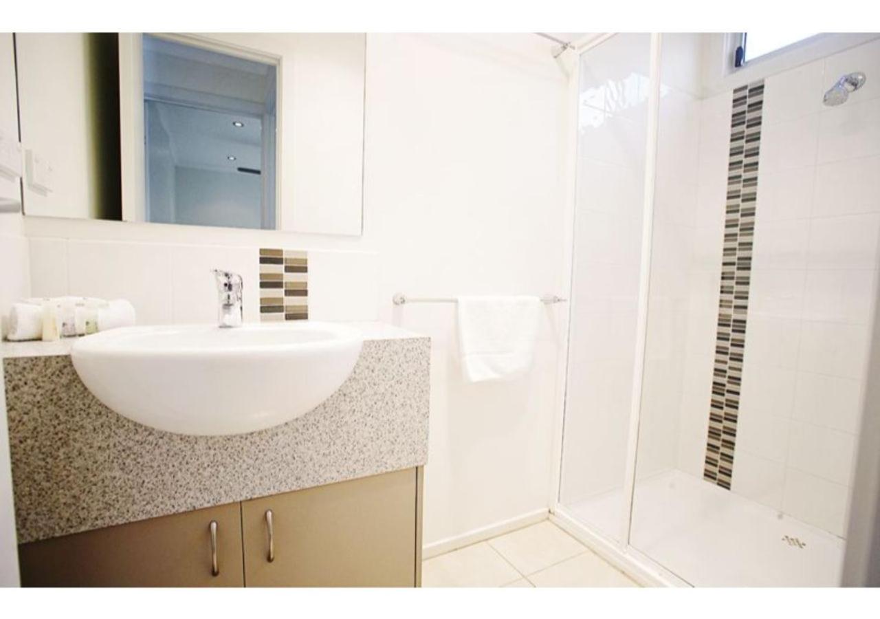Deluxe 2 Bedroom Cabin - Sleeps 4 - Photo 6
