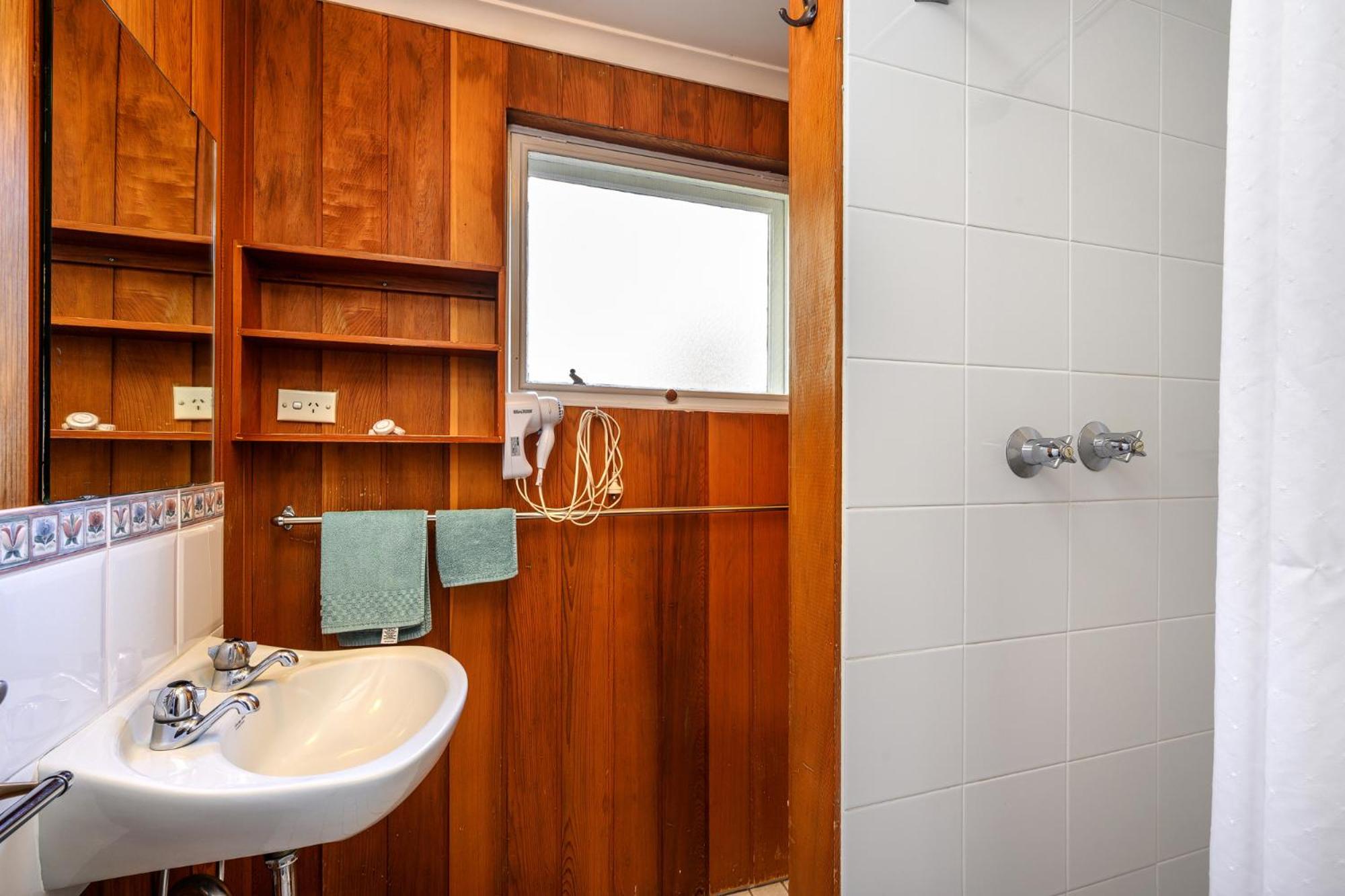 One-Bedroom Apartment (2 Adults) - Summer photo 2